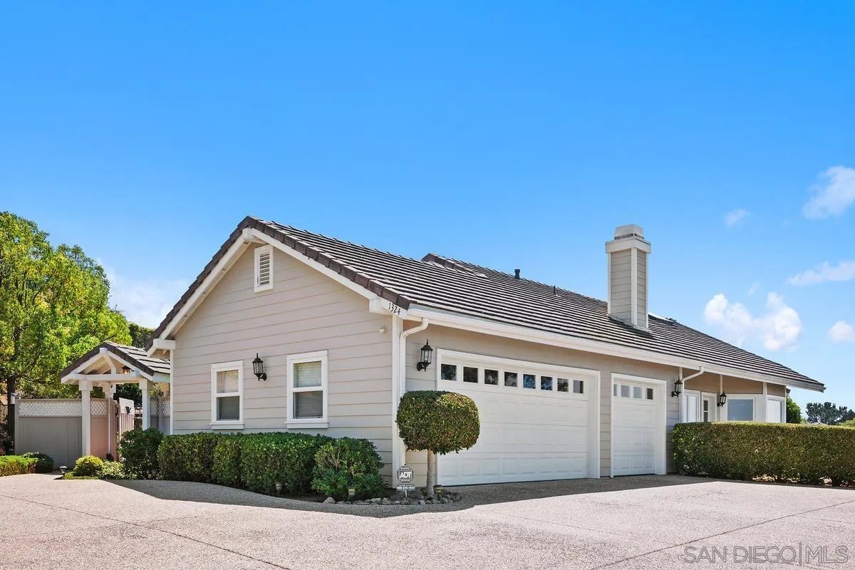 https://cdn.realtyfeed.com/cdn/127/250036443/f43e4f495a187162a260a6f879d3d004.webp