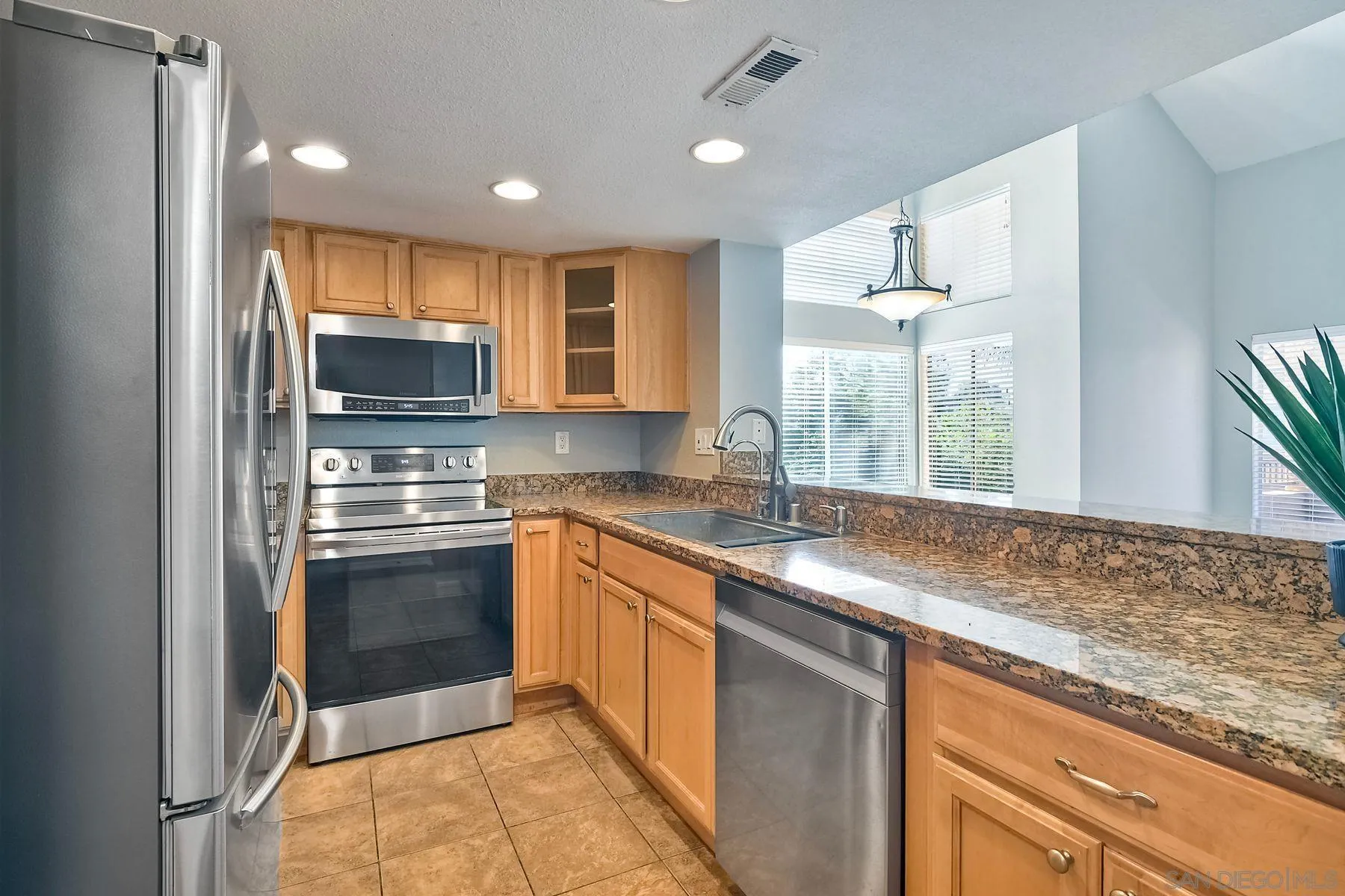 https://cdn.realtyfeed.com/cdn/127/250036445/3ca3f00de12e1a10eaf53e00f095ffb2.webp