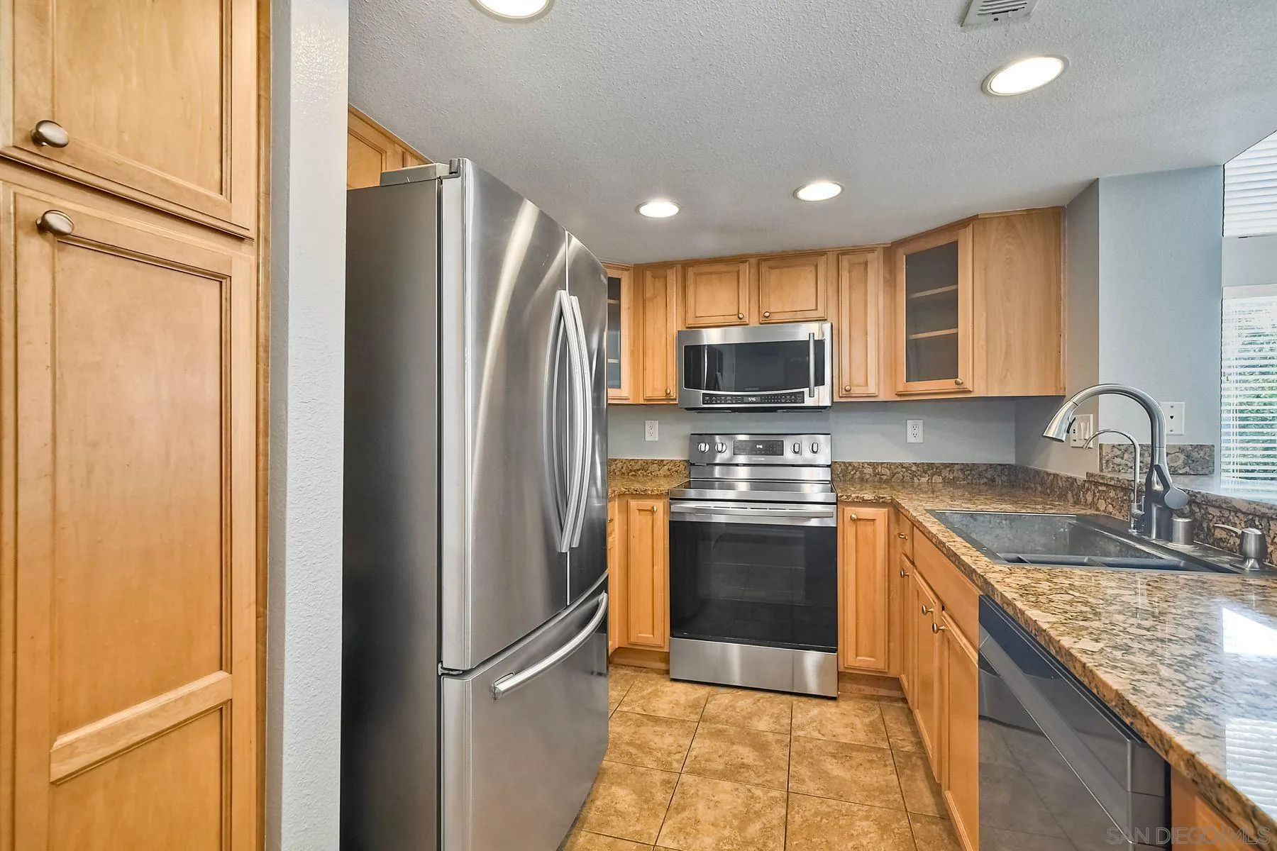 https://cdn.realtyfeed.com/cdn/127/250036445/a41d83fdfd385bf4edeef23fda657f96.webp