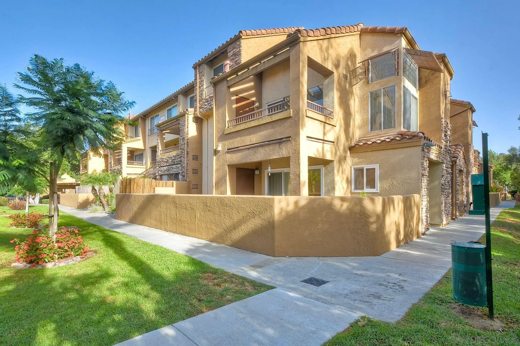 https://cdn.realtyfeed.com/cdn/127/250036445/a76c01875c6b4a2785a62123daf7f674.webp