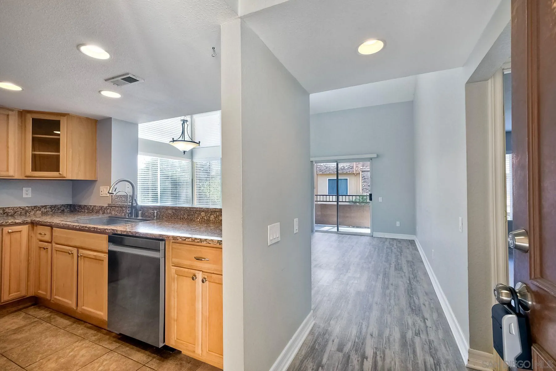 https://cdn.realtyfeed.com/cdn/127/250036445/b83b1eb3eac0cc0cb442d413aad43381.webp