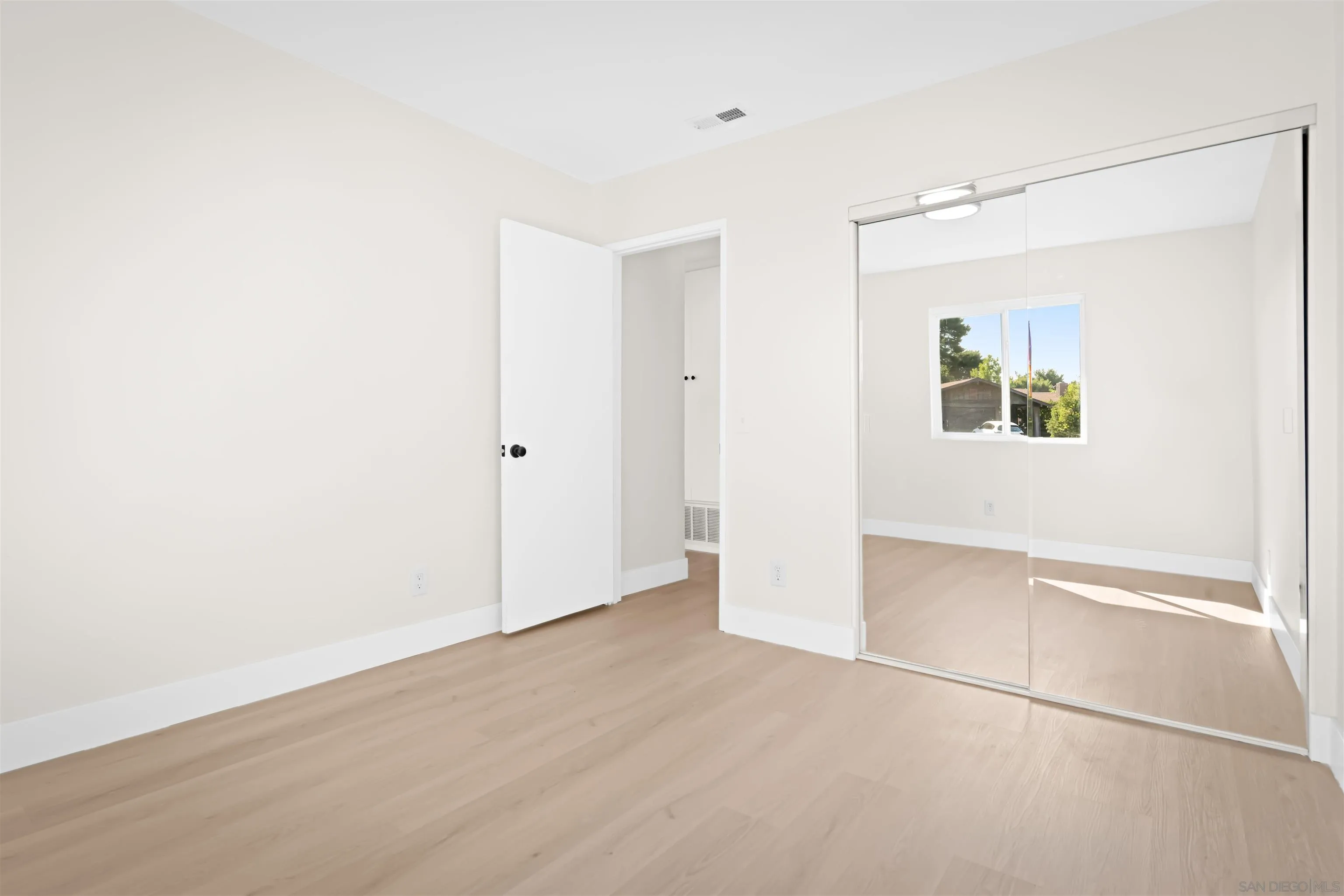 https://cdn.realtyfeed.com/cdn/127/250036446/325e015672d86231db84911be1bbc07f.webp