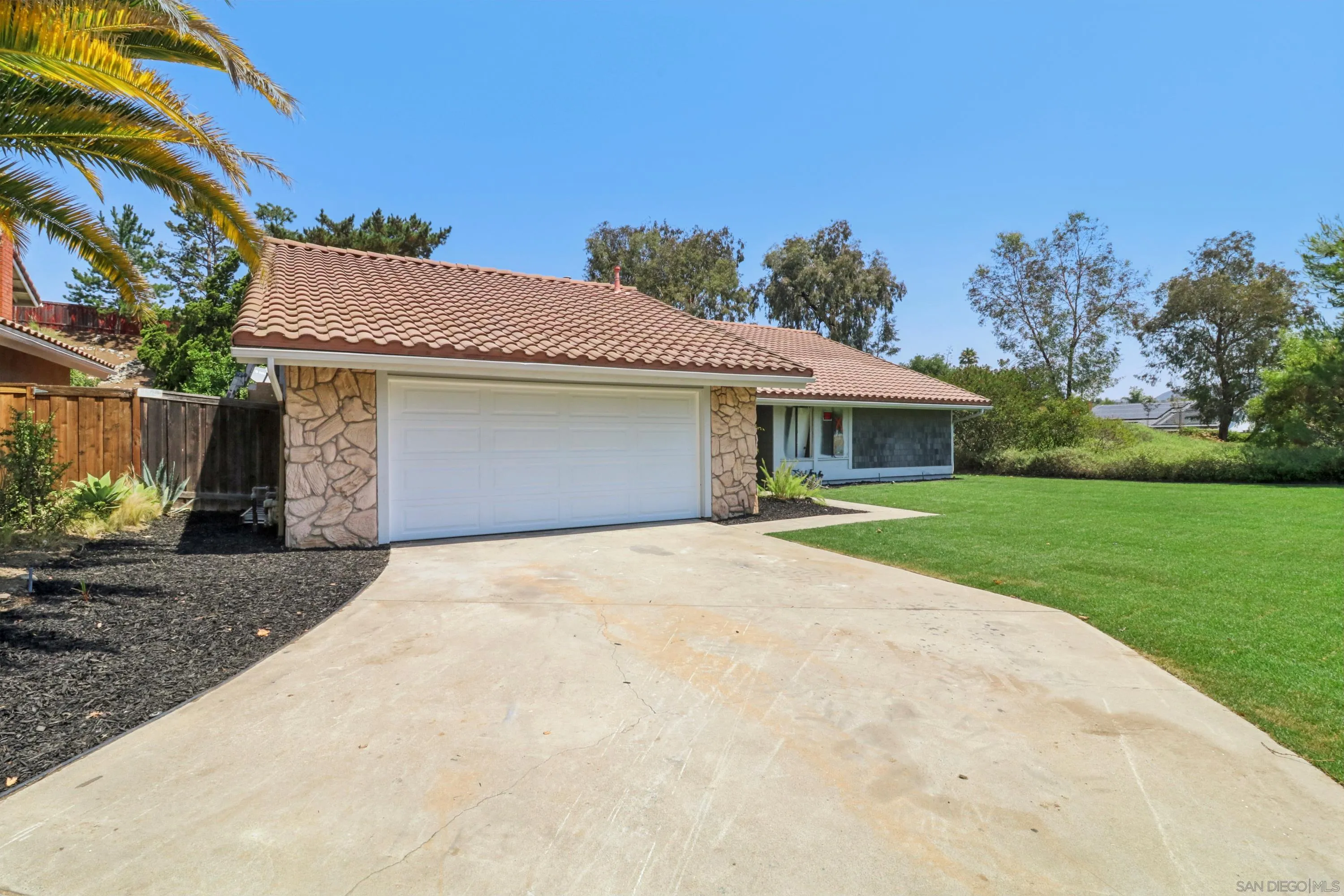 https://cdn.realtyfeed.com/cdn/127/250036450/1a74a35e1b6ff704fb37564ffc8db76e.webp