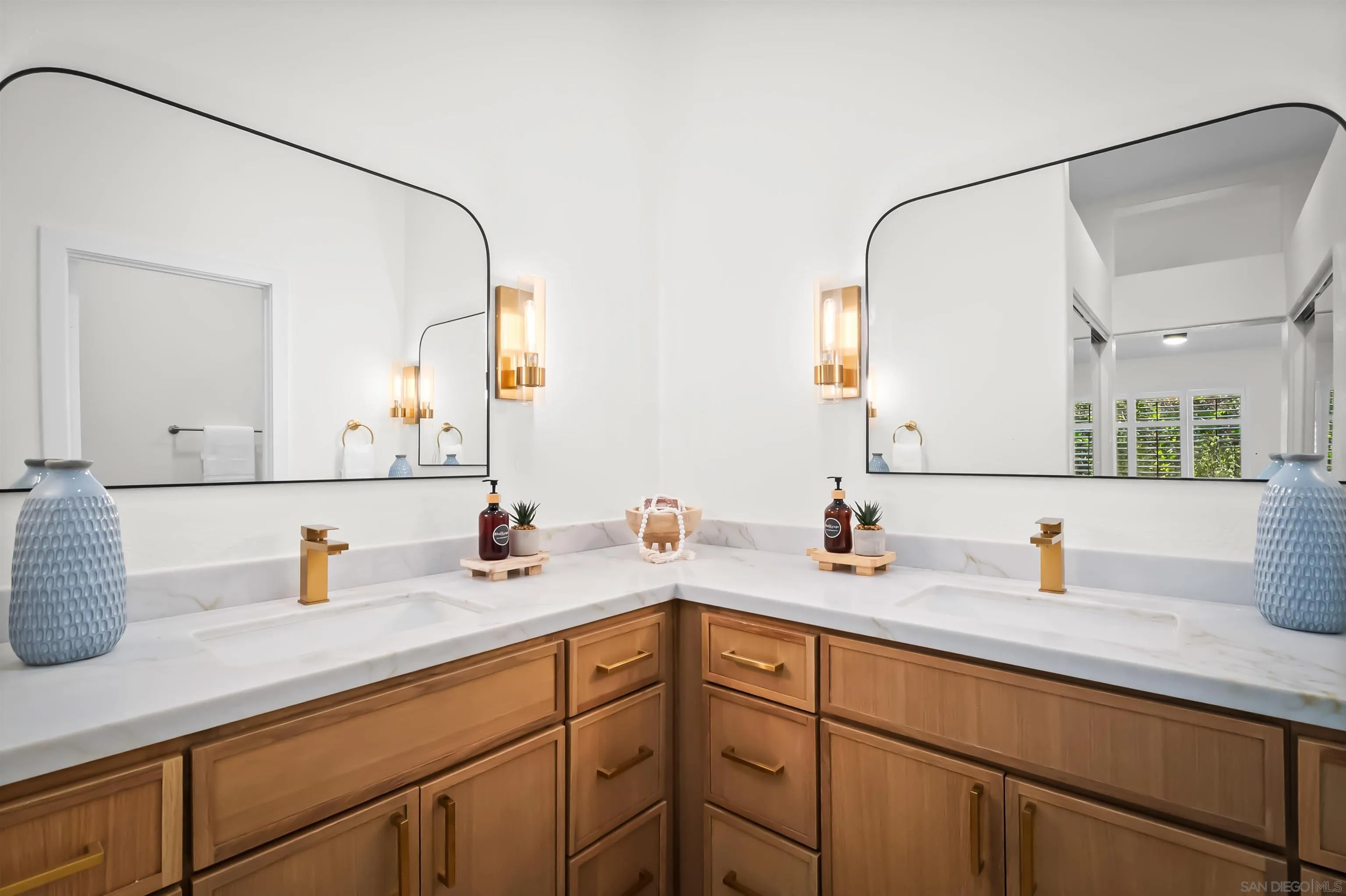 https://cdn.realtyfeed.com/cdn/127/250036452/01c230c37862fdb05353321a50138eab.webp