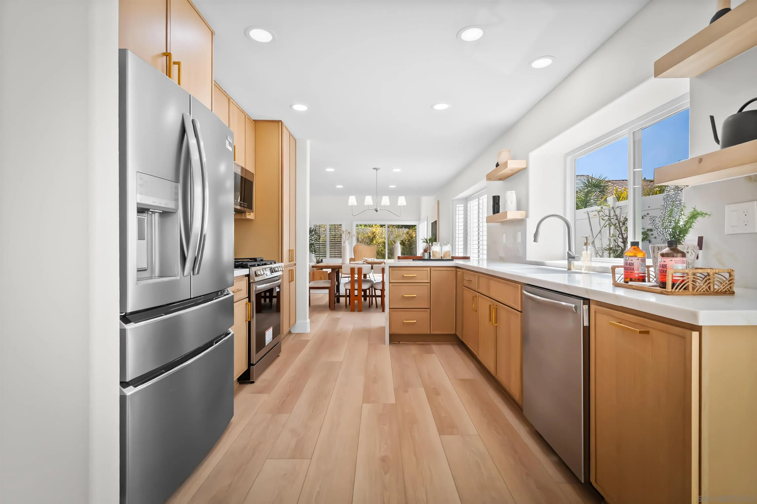 https://cdn.realtyfeed.com/cdn/127/250036452/2cf8699e082ee2eba7bcf3d170f34e83.webp