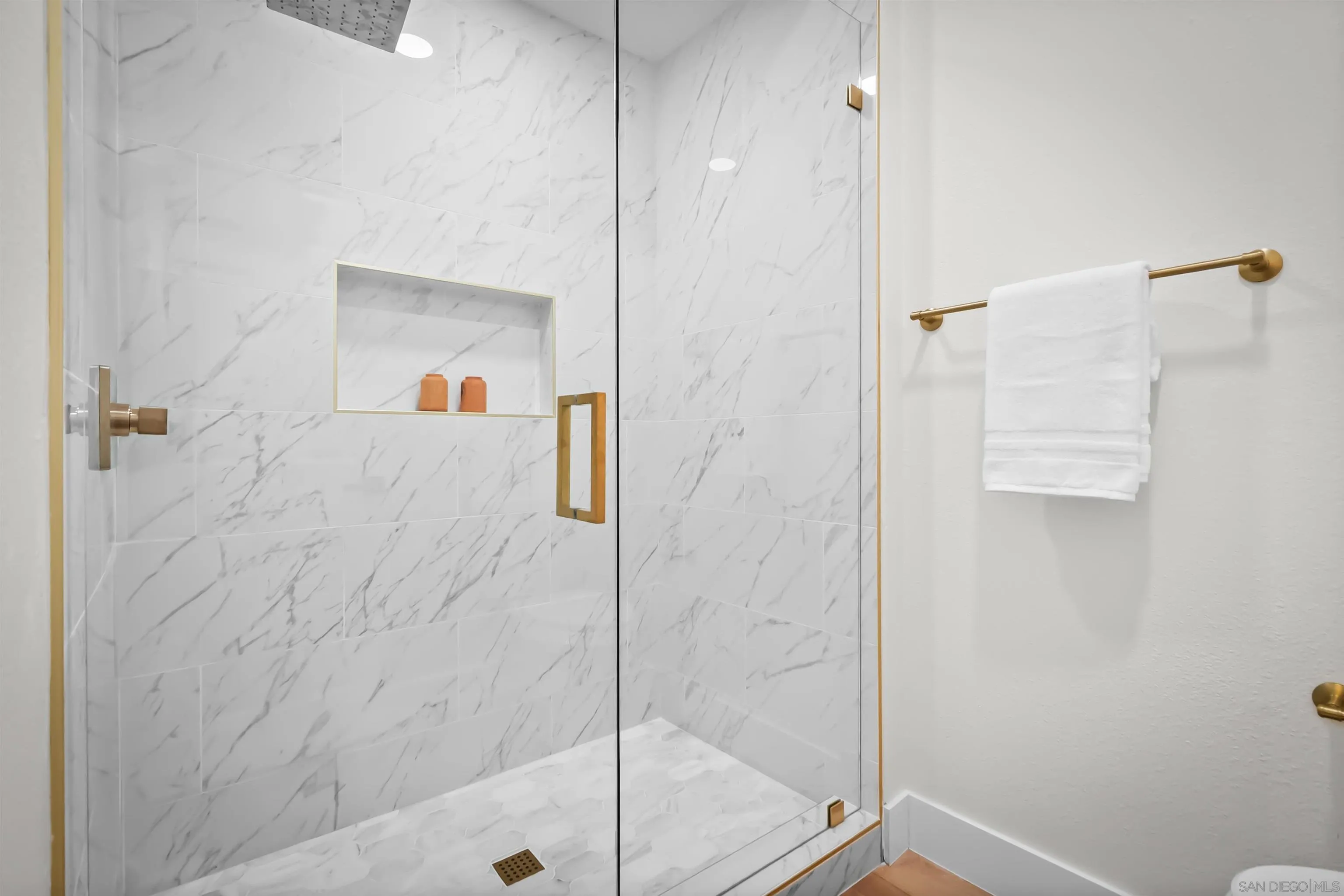 https://cdn.realtyfeed.com/cdn/127/250036452/664299fde0b79293c10da2b2d4b879c7.webp