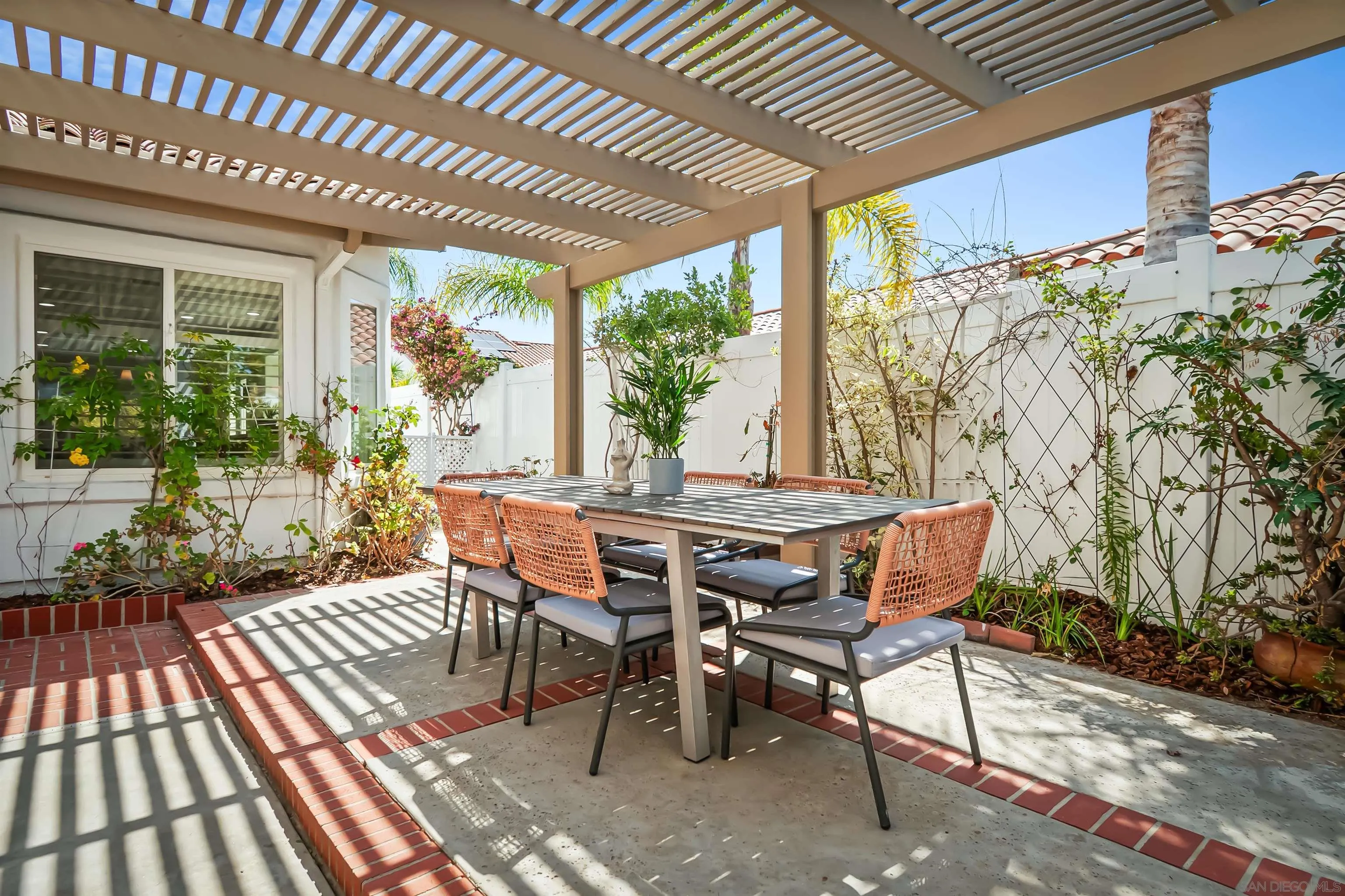 https://cdn.realtyfeed.com/cdn/127/250036452/8d6527bcca5b1399134d91e31cb6b7a5.webp