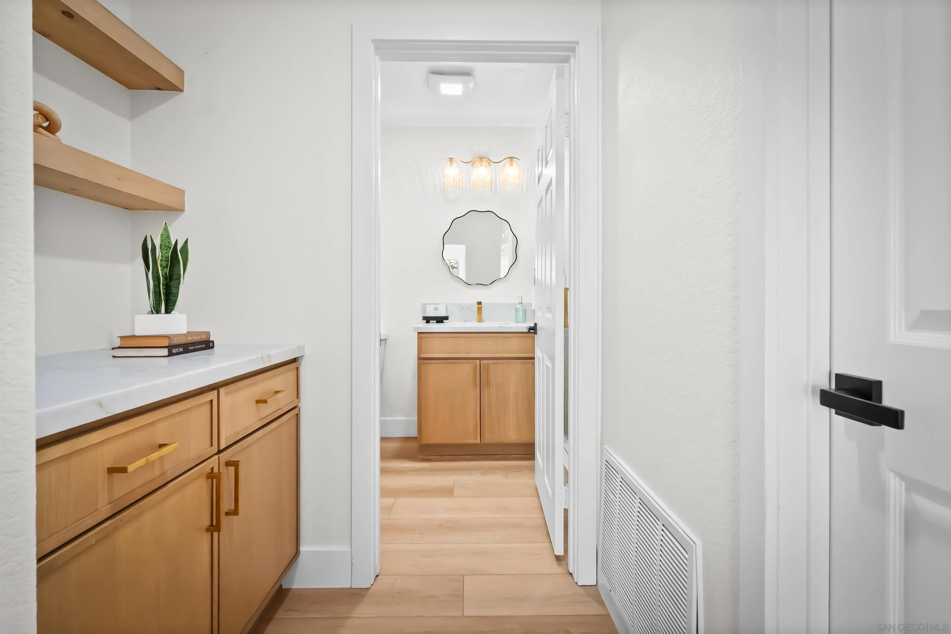https://cdn.realtyfeed.com/cdn/127/250036452/cdfb58a761bf9c8e0f04621a7a5c0af7.webp