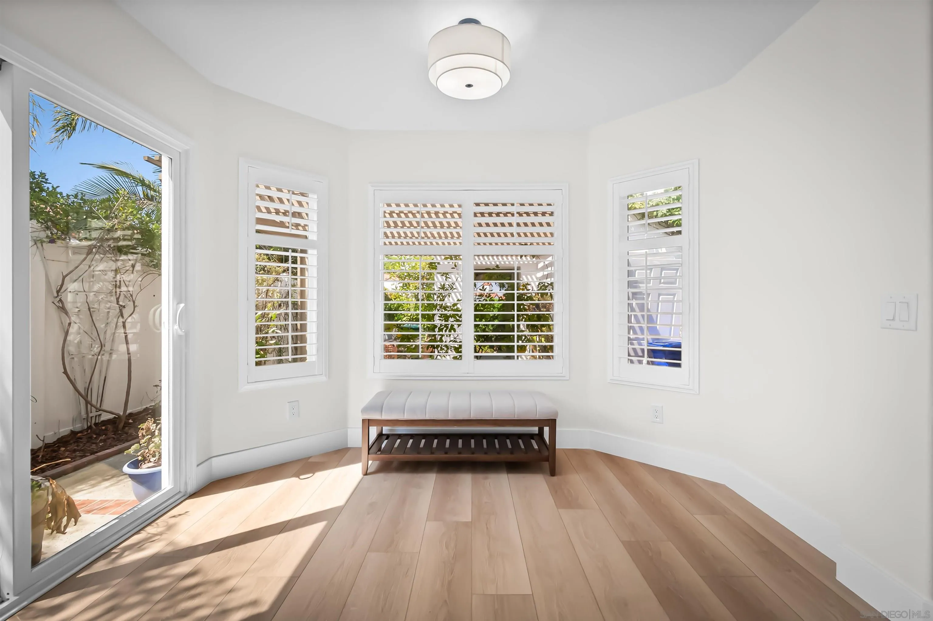 https://cdn.realtyfeed.com/cdn/127/250036452/e00126e358ad065dbee9070f19f93058.webp