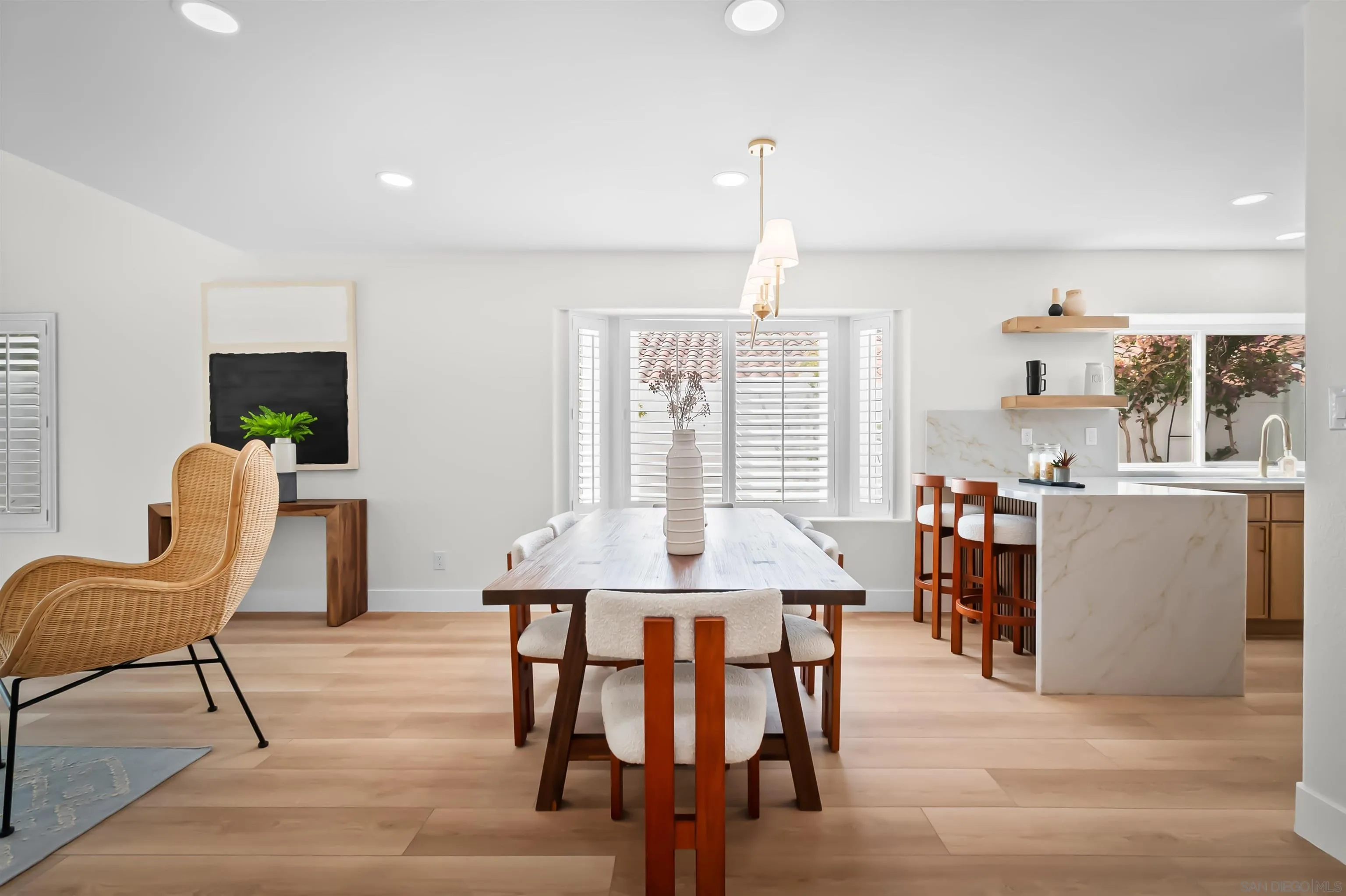 https://cdn.realtyfeed.com/cdn/127/250036452/f675b3b78ffa8ae664d28958183eca4b.webp