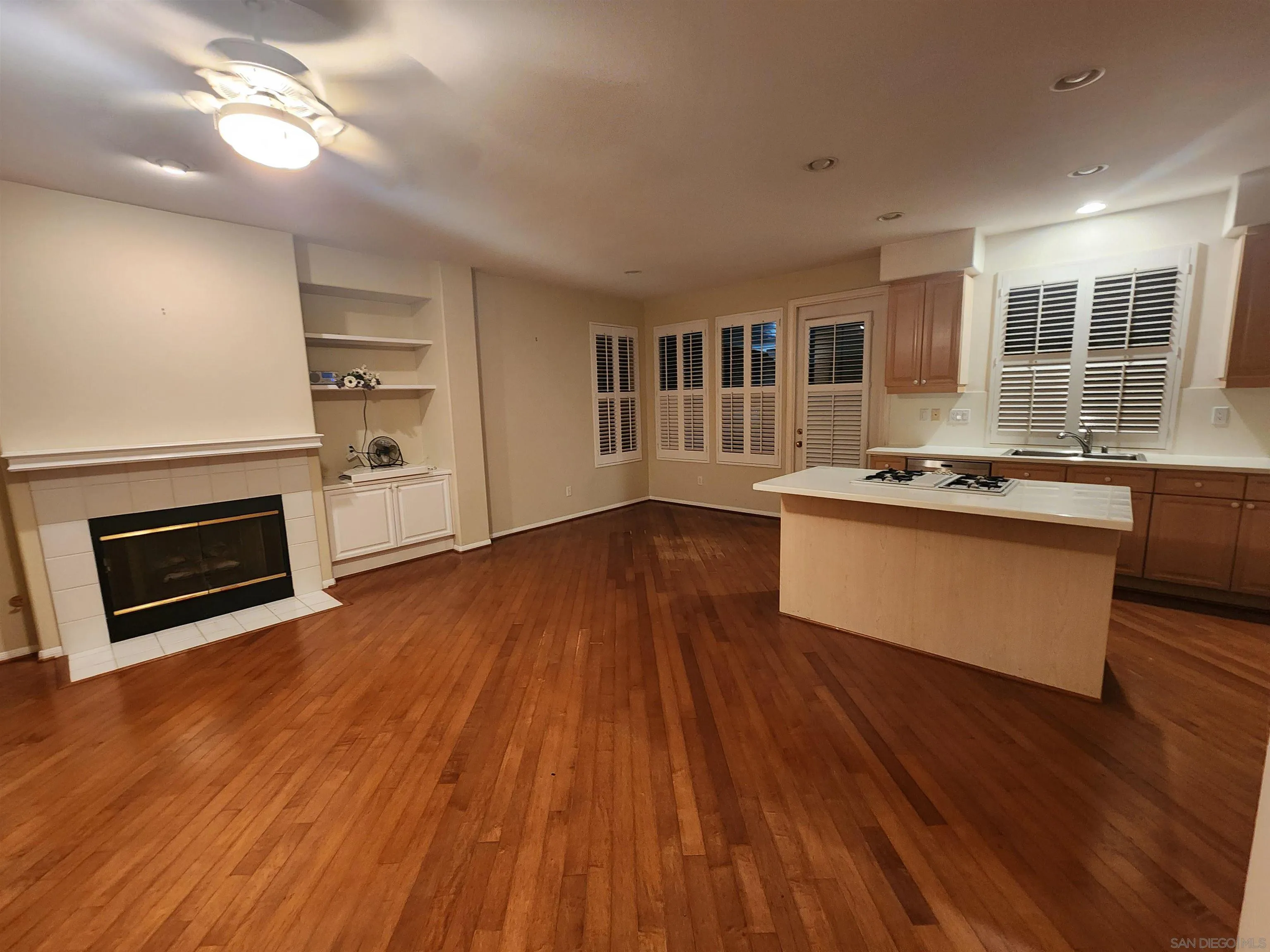 https://cdn.realtyfeed.com/cdn/127/250036459/46f8935cb1fc4245b06baf0e1ac4921d.webp