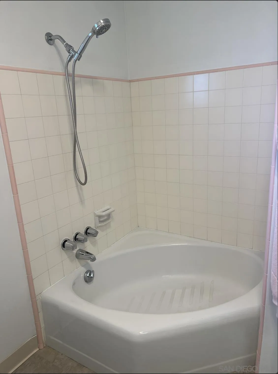 https://cdn.realtyfeed.com/cdn/127/250036460/2bc4ecd012749d9f55215af5d4a69a1f.webp