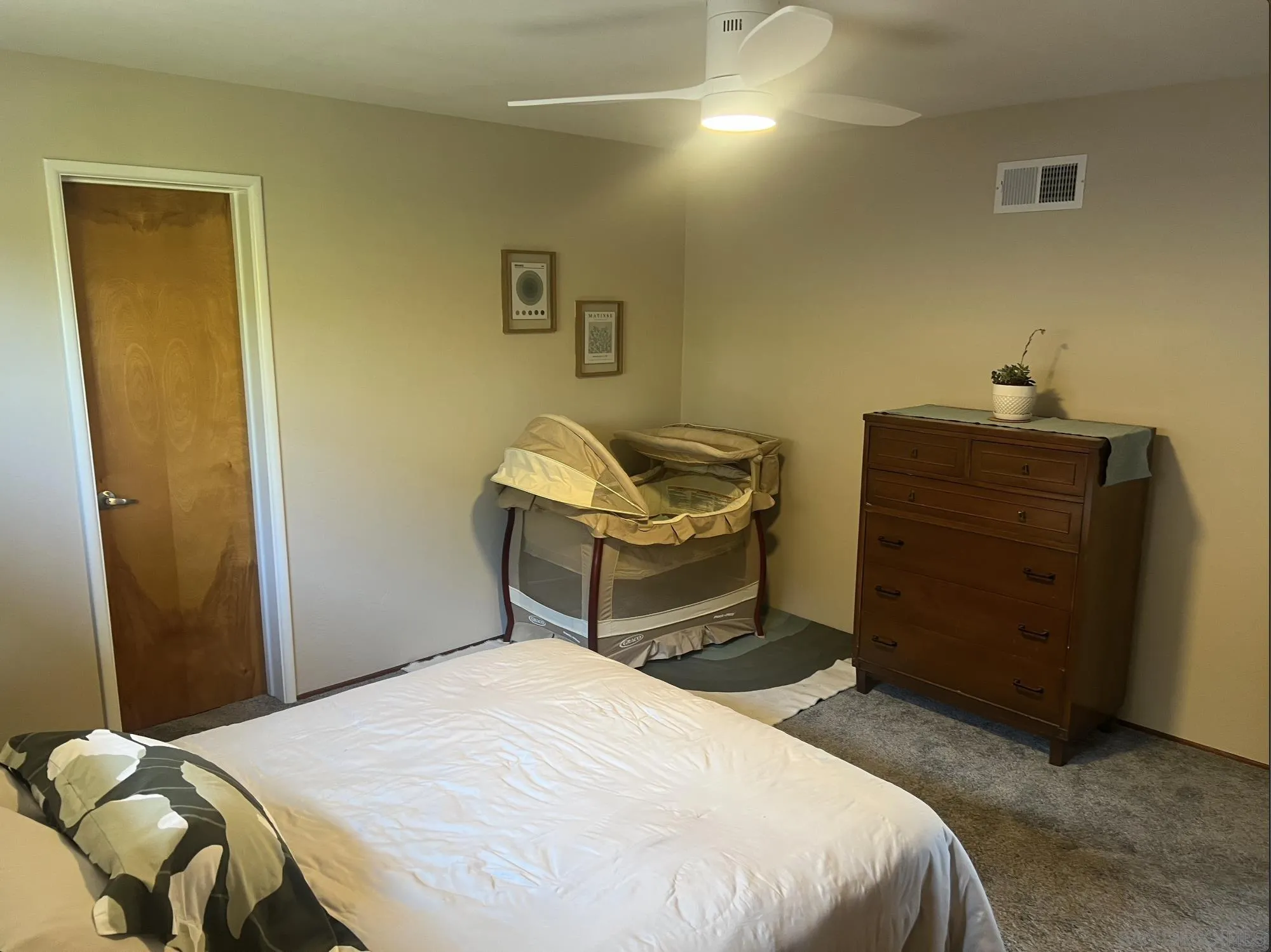 https://cdn.realtyfeed.com/cdn/127/250036460/33b4c929838fb8cb76fe544b40acd81c.webp