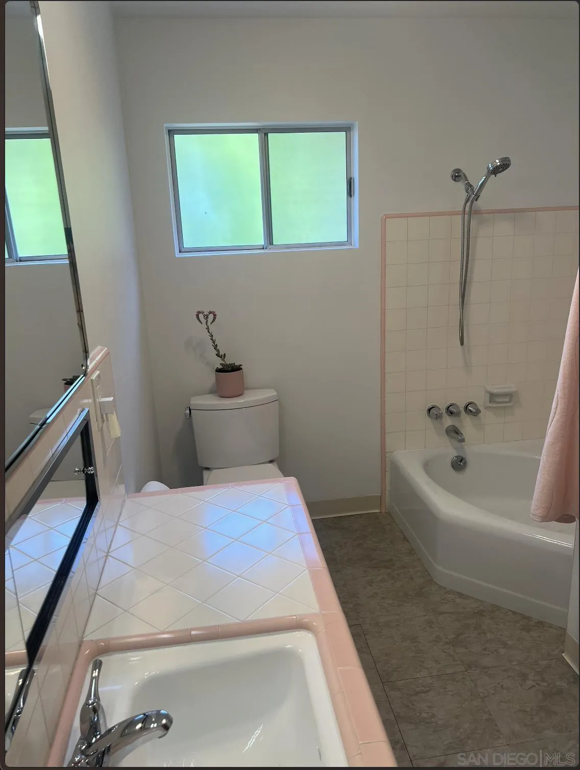 https://cdn.realtyfeed.com/cdn/127/250036460/5c950cdc11a30019c987b26fef6d8e5f.webp