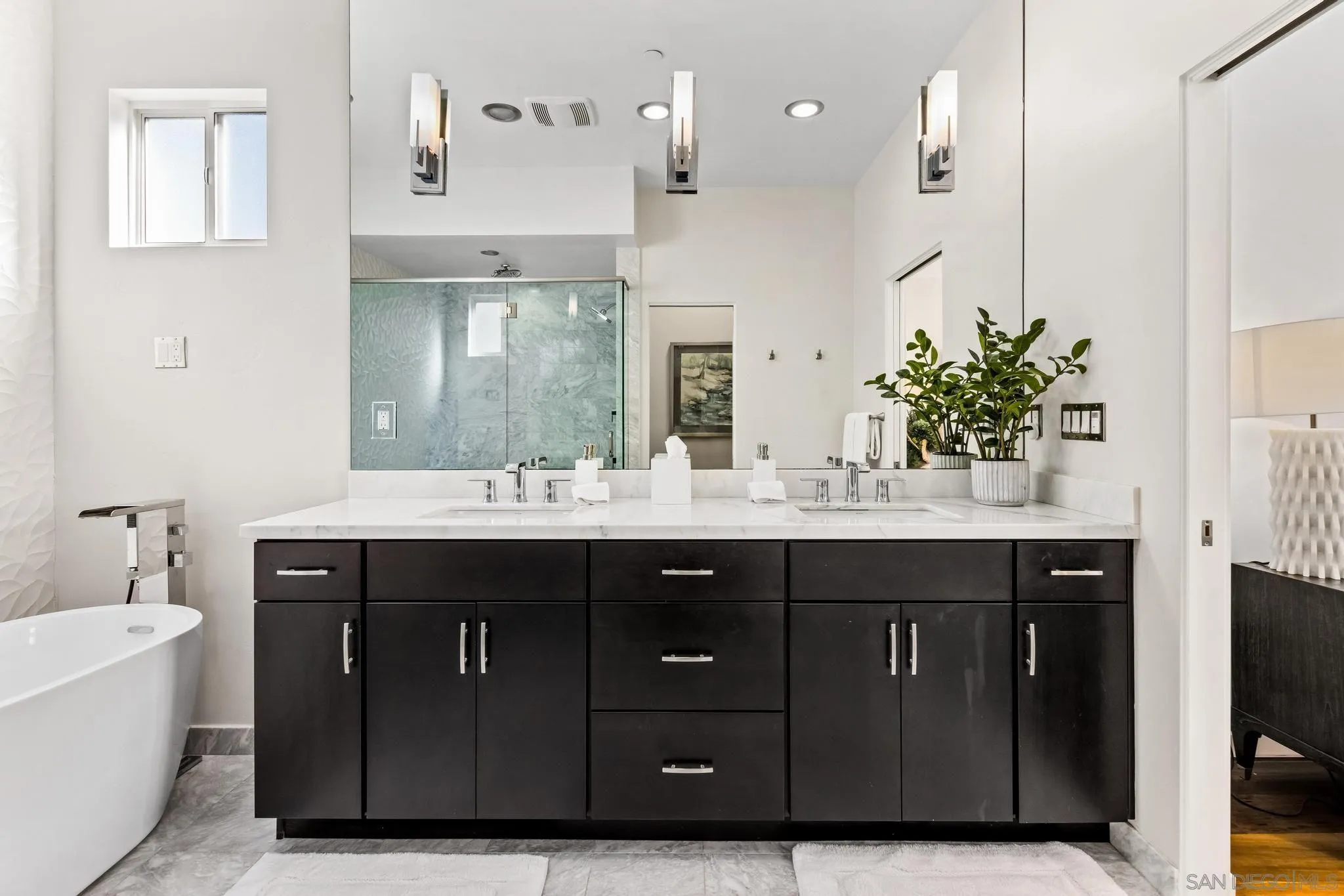 https://cdn.realtyfeed.com/cdn/127/250036462/ca196c1d3a31f7c777974a9e5e48482c.webp
