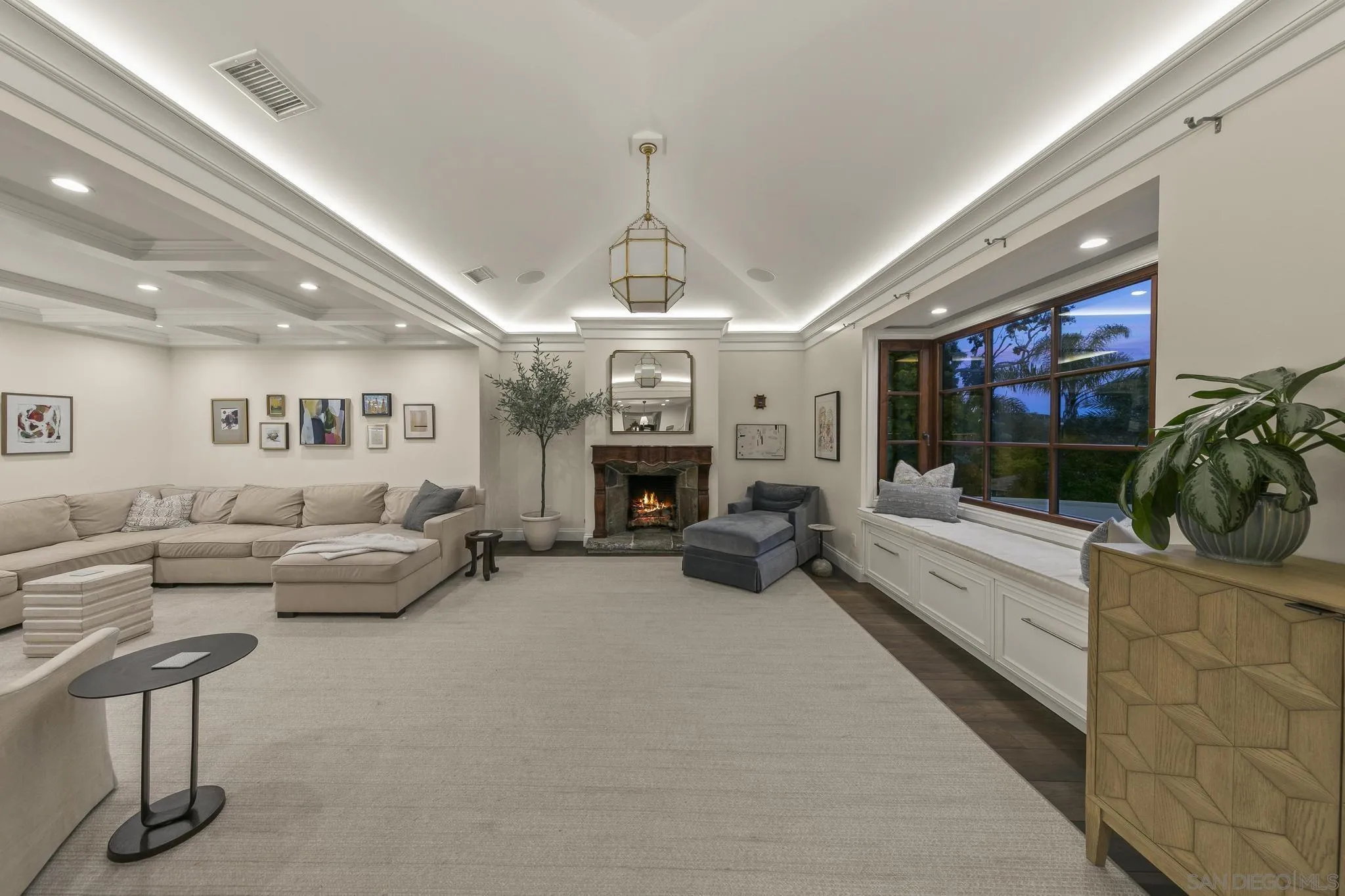 https://cdn.realtyfeed.com/cdn/127/250036465/3a2ceb3fdb1f4dcd3d8be8ef3d3d1216.webp