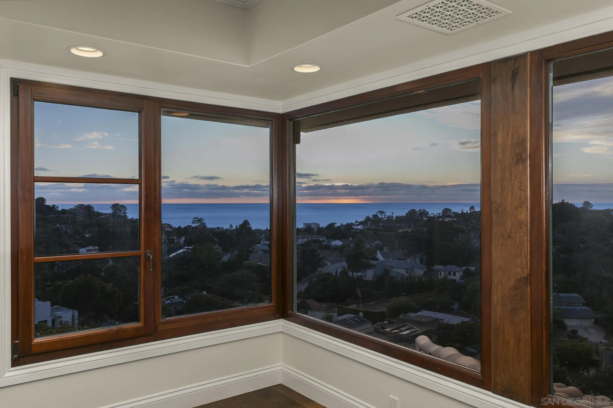 https://cdn.realtyfeed.com/cdn/127/250036465/3ee26278c04e8c093143ee193f3c2a45.webp