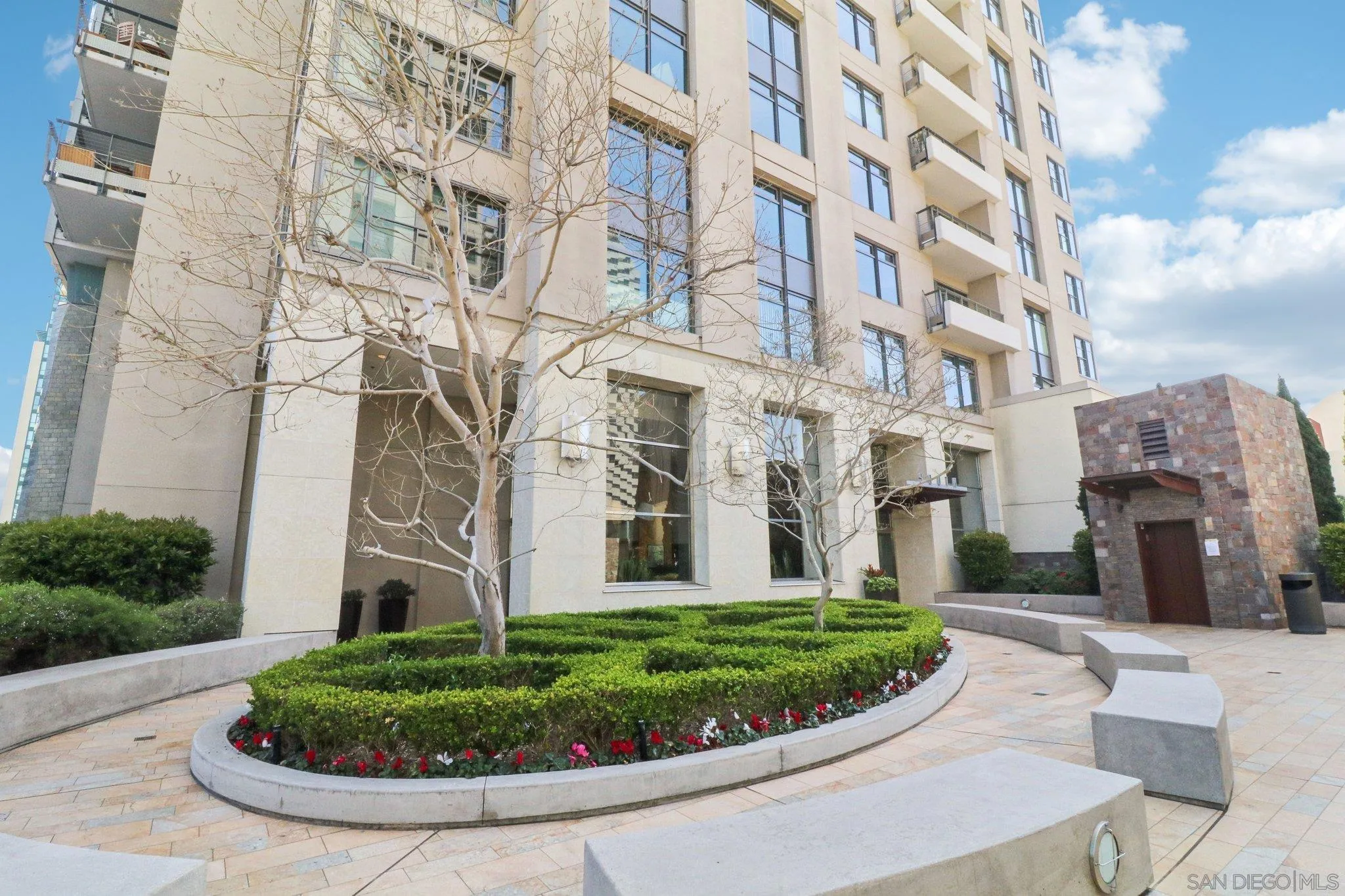 https://cdn.realtyfeed.com/cdn/127/250036467/8e0256b0e0661651f51ad55f036db17b.webp