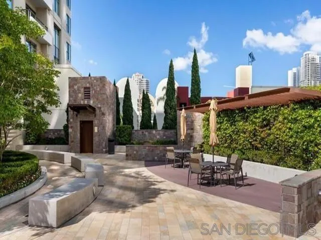 https://cdn.realtyfeed.com/cdn/127/250036467/fe71d86de4ec2e8407db424d33b0ea50.webp