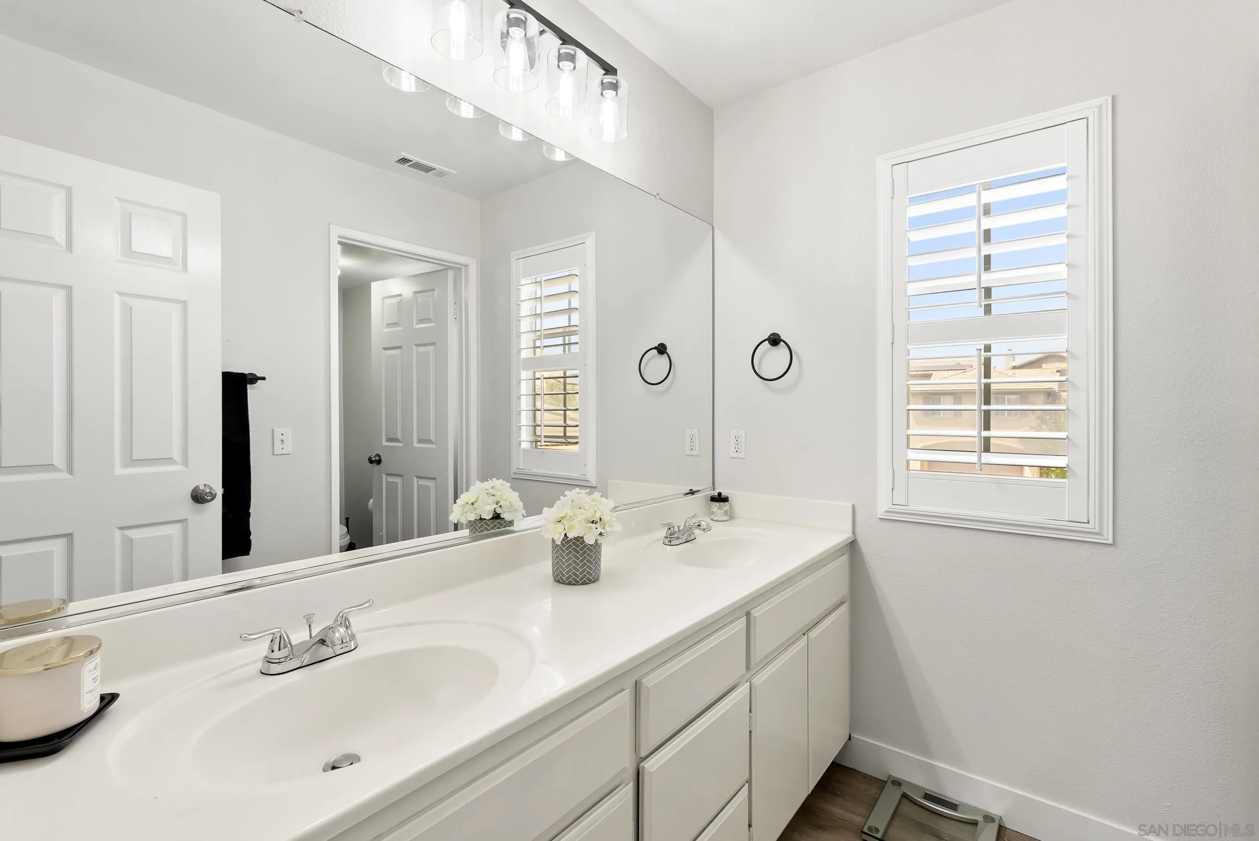 https://cdn.realtyfeed.com/cdn/127/250036468/f60ceab268ae45fe1bc1fa1f111727f0.webp