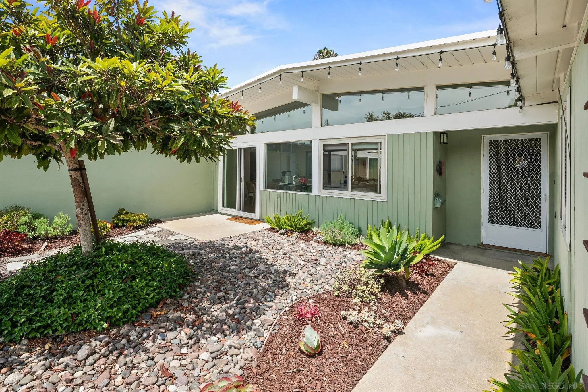 https://cdn.realtyfeed.com/cdn/127/250036472/58328ec096fe5f9413d397da83fa263c.webp