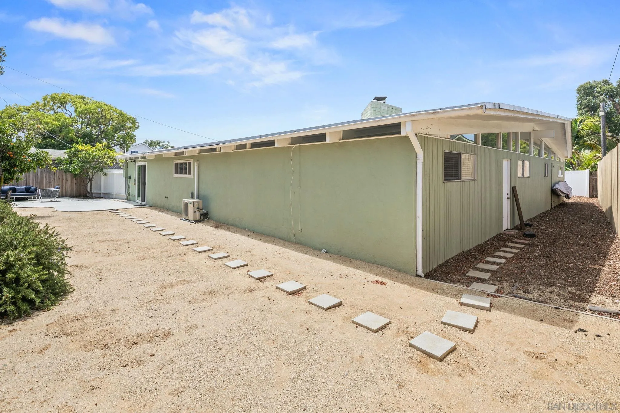 https://cdn.realtyfeed.com/cdn/127/250036472/7b02968661ad45c583bede7925fa4bc4.webp