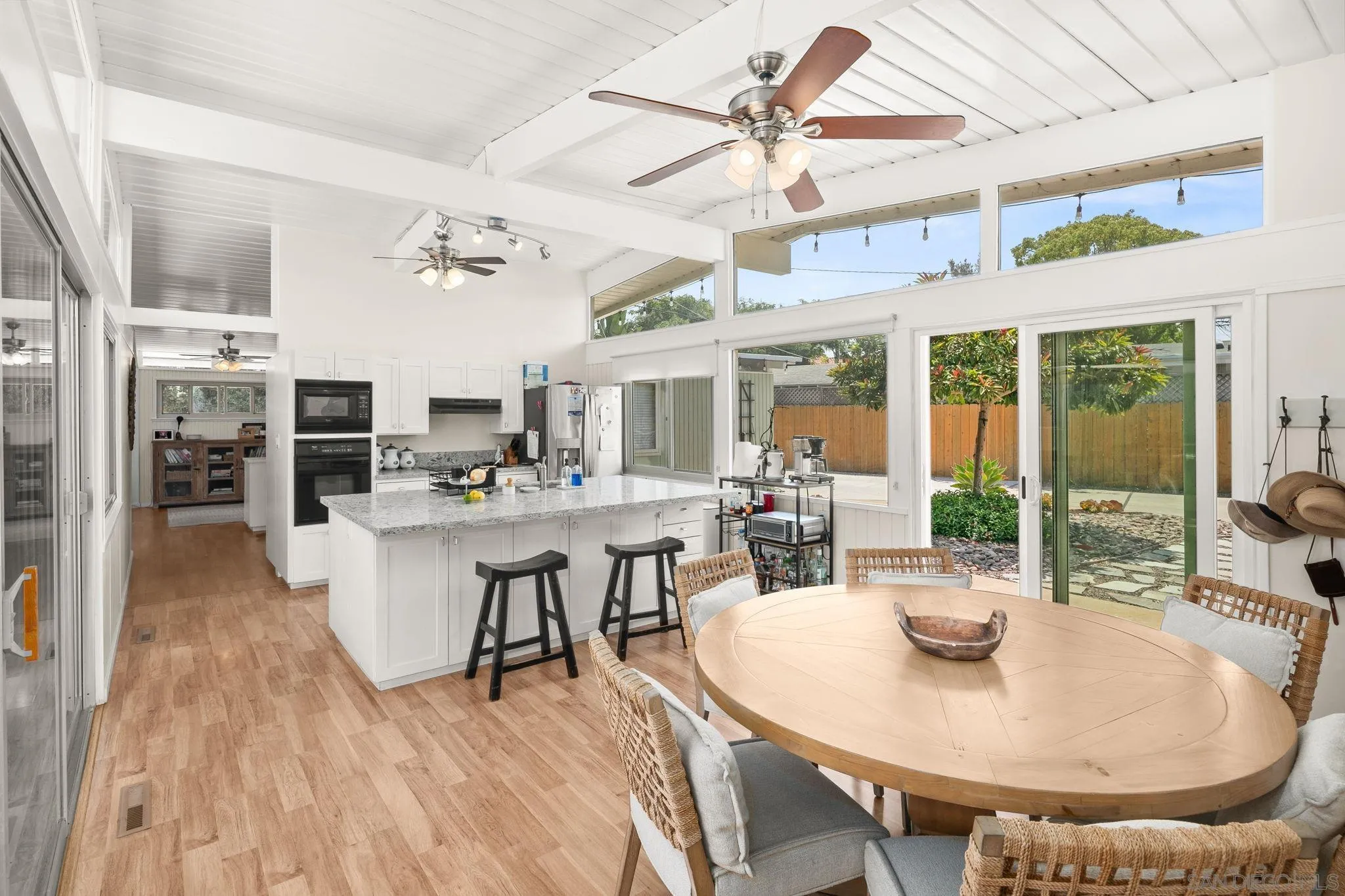 https://cdn.realtyfeed.com/cdn/127/250036472/c886f2c724f23a110bc1777d442d913f.webp