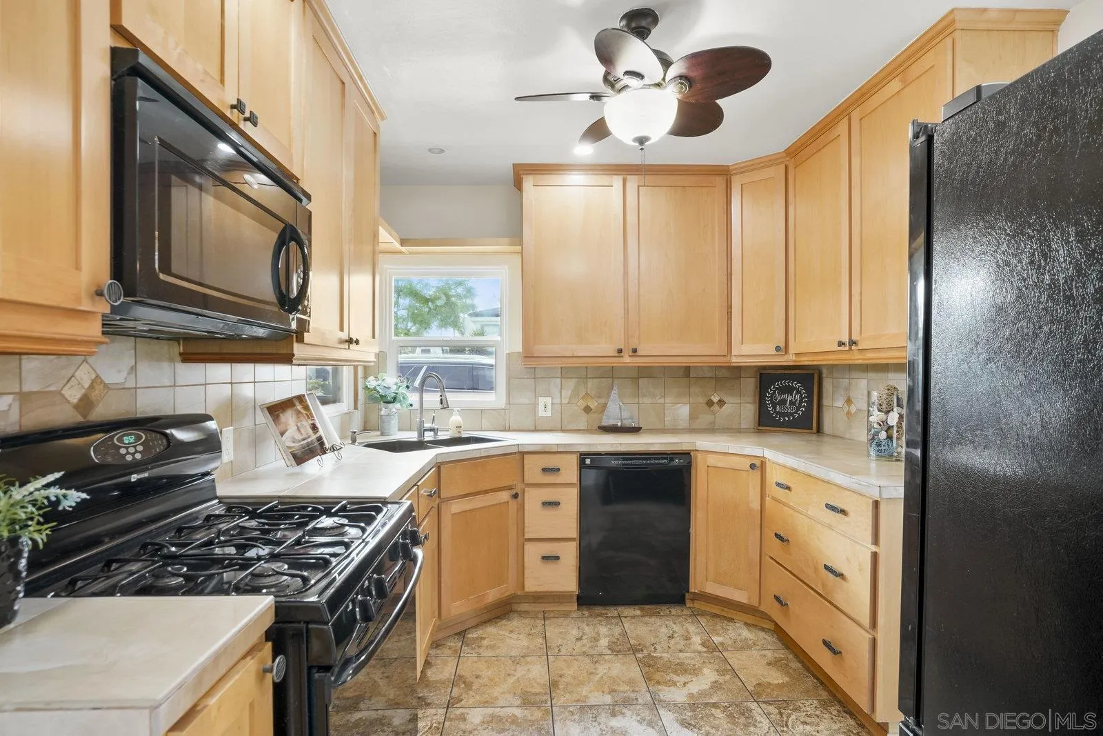 https://cdn.realtyfeed.com/cdn/127/250036473/82d3a2e9e9bcffc7ac338265769078a2.webp