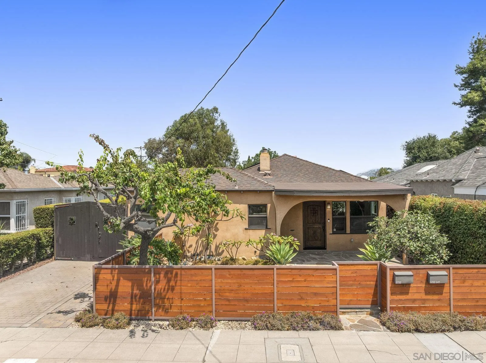 https://cdn.realtyfeed.com/cdn/127/250036473/8c83f7eaae2e775dbaf9fb4b34ba7ce8.webp