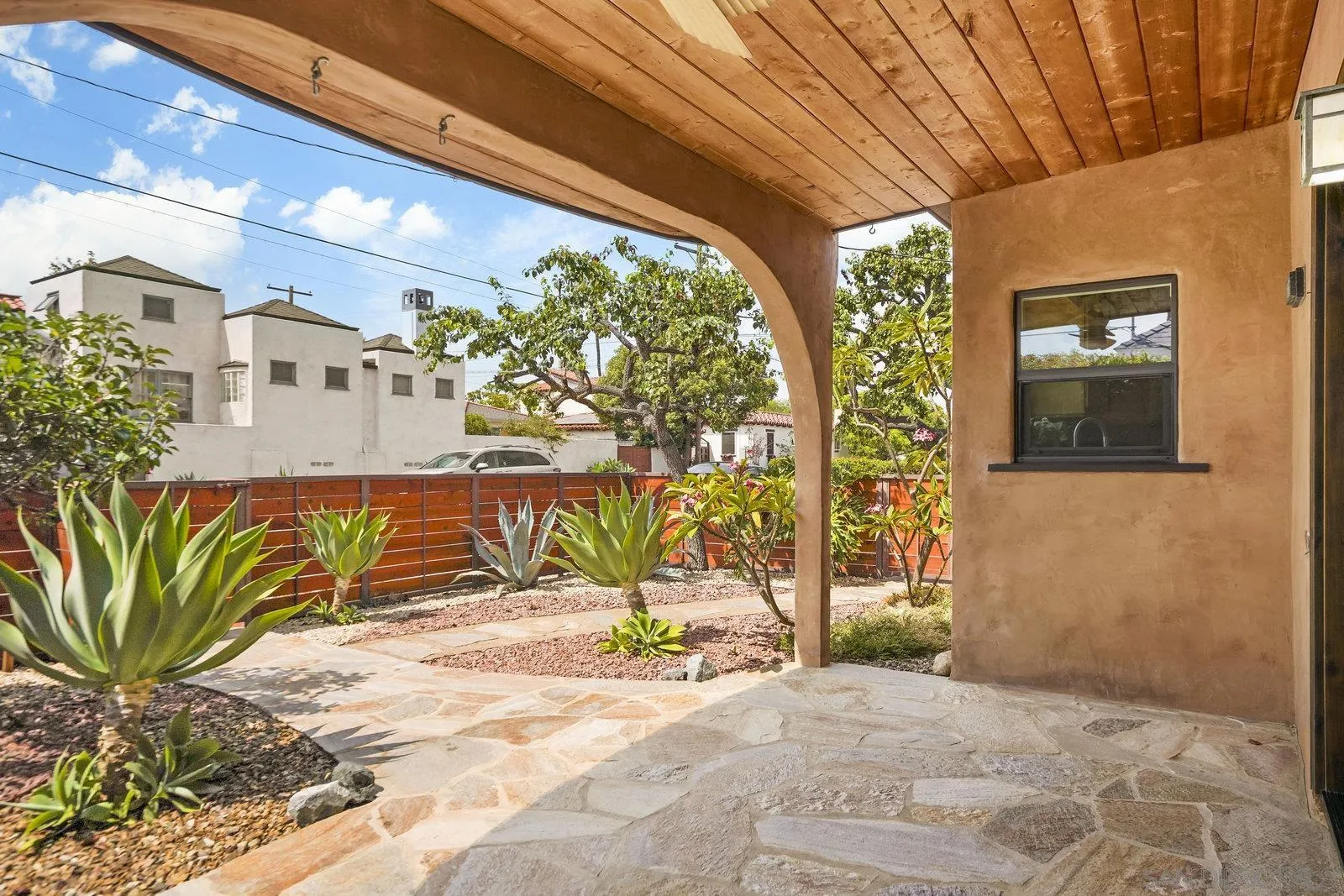 https://cdn.realtyfeed.com/cdn/127/250036473/b7754251420357c0761fa25bd8b1e9d5.webp
