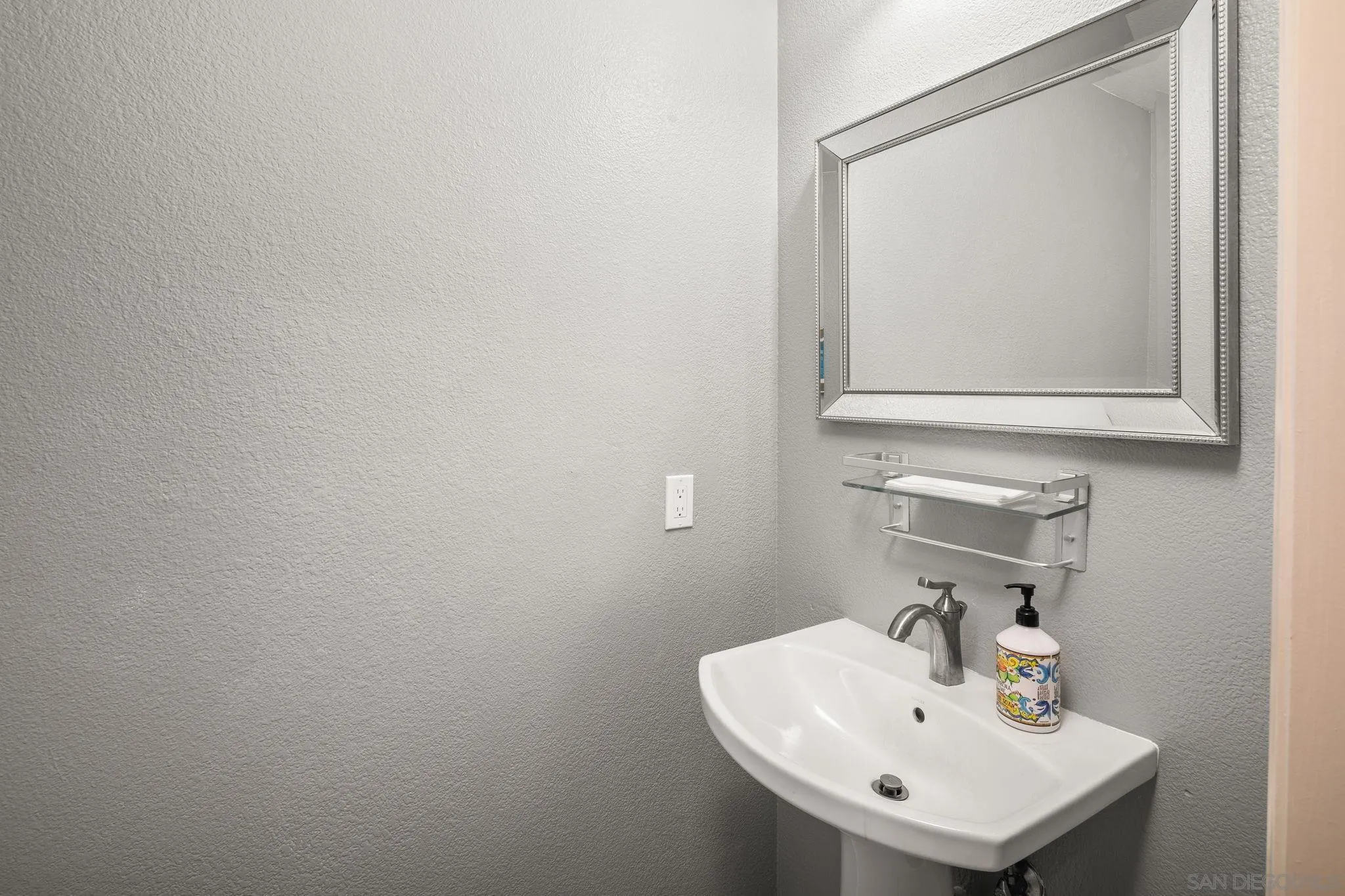 https://cdn.realtyfeed.com/cdn/127/250036474/126296dc8855714f6648830c4ad1ee7e.webp