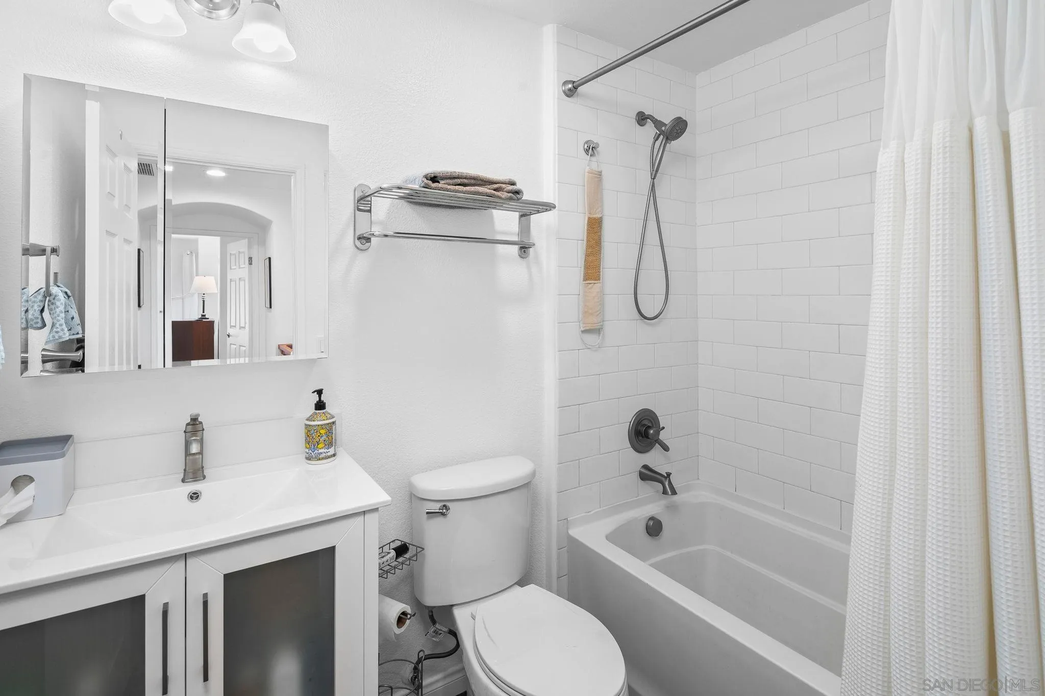 https://cdn.realtyfeed.com/cdn/127/250036474/87ee7c74500a3bf8db9d579612e666af.webp