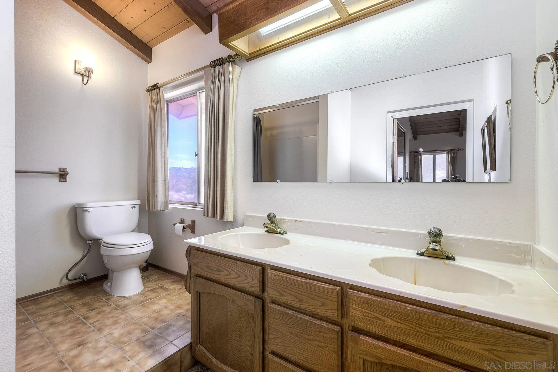 https://cdn.realtyfeed.com/cdn/127/250036475/227f0e8955f1bb1cff47321d369b5cdb.webp