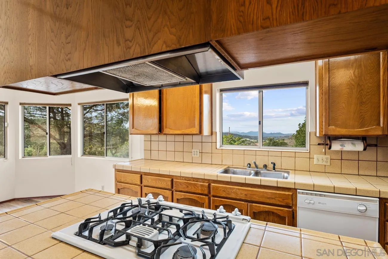 https://cdn.realtyfeed.com/cdn/127/250036475/312ba837eaaec4aec7825865e670ad27.webp