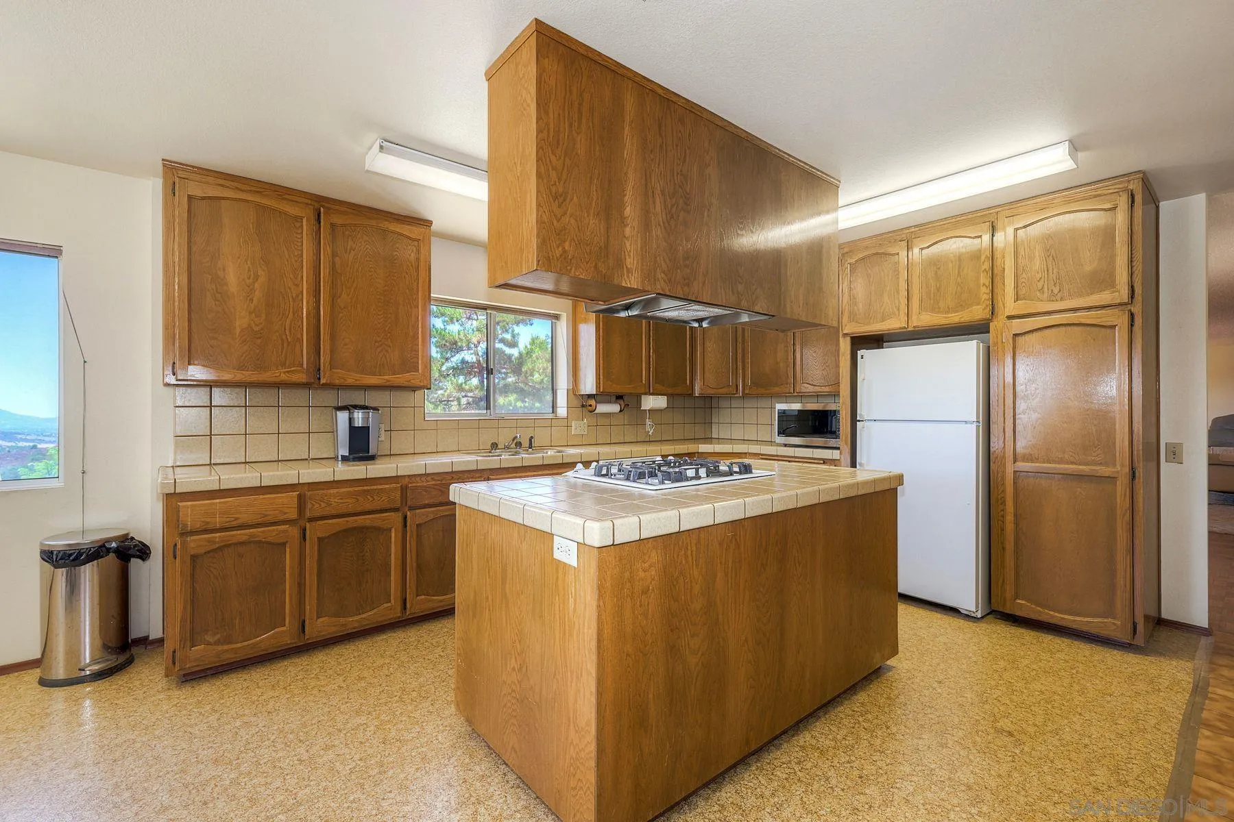 https://cdn.realtyfeed.com/cdn/127/250036475/49fa8356d22467f630d6db96ff5b3537.webp