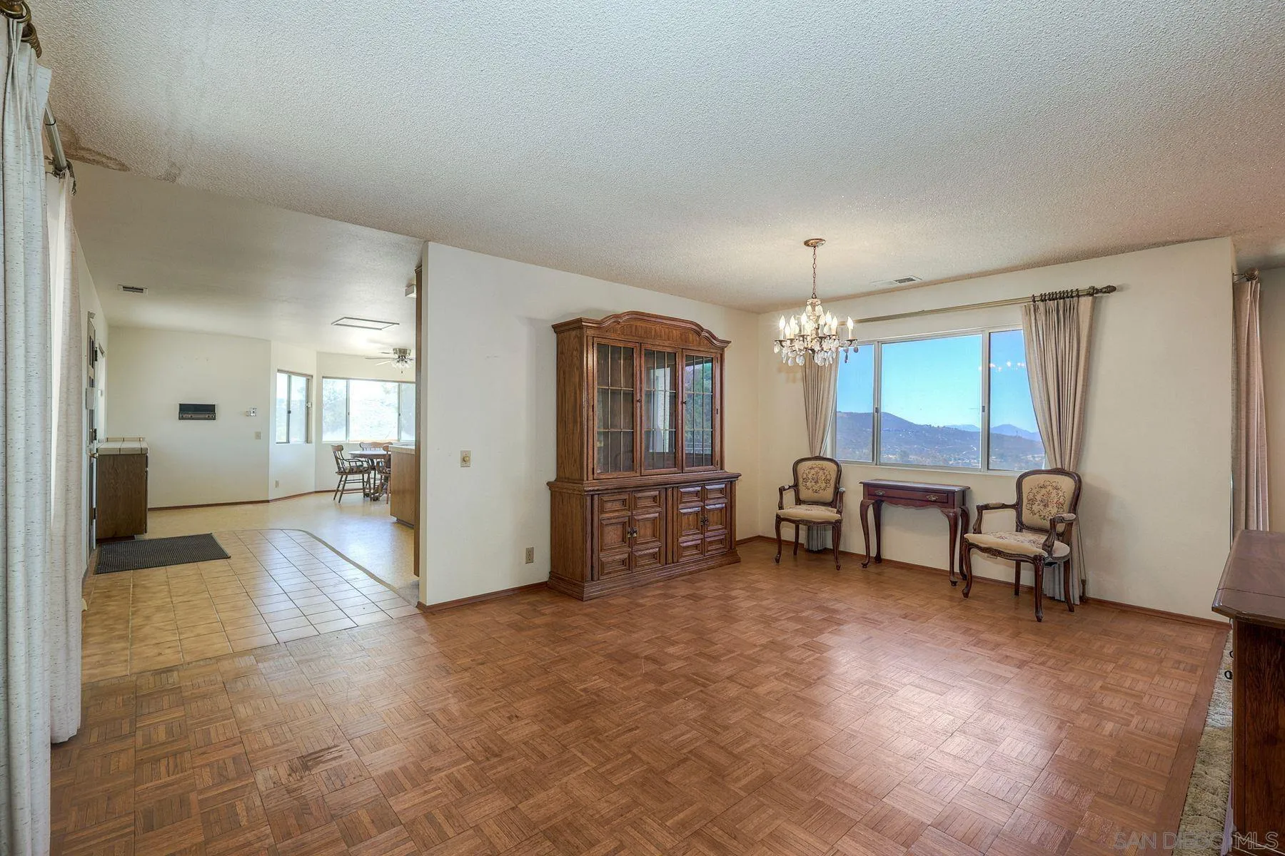 https://cdn.realtyfeed.com/cdn/127/250036475/720f845c1f67d5cb8b7e6031011869fb.webp