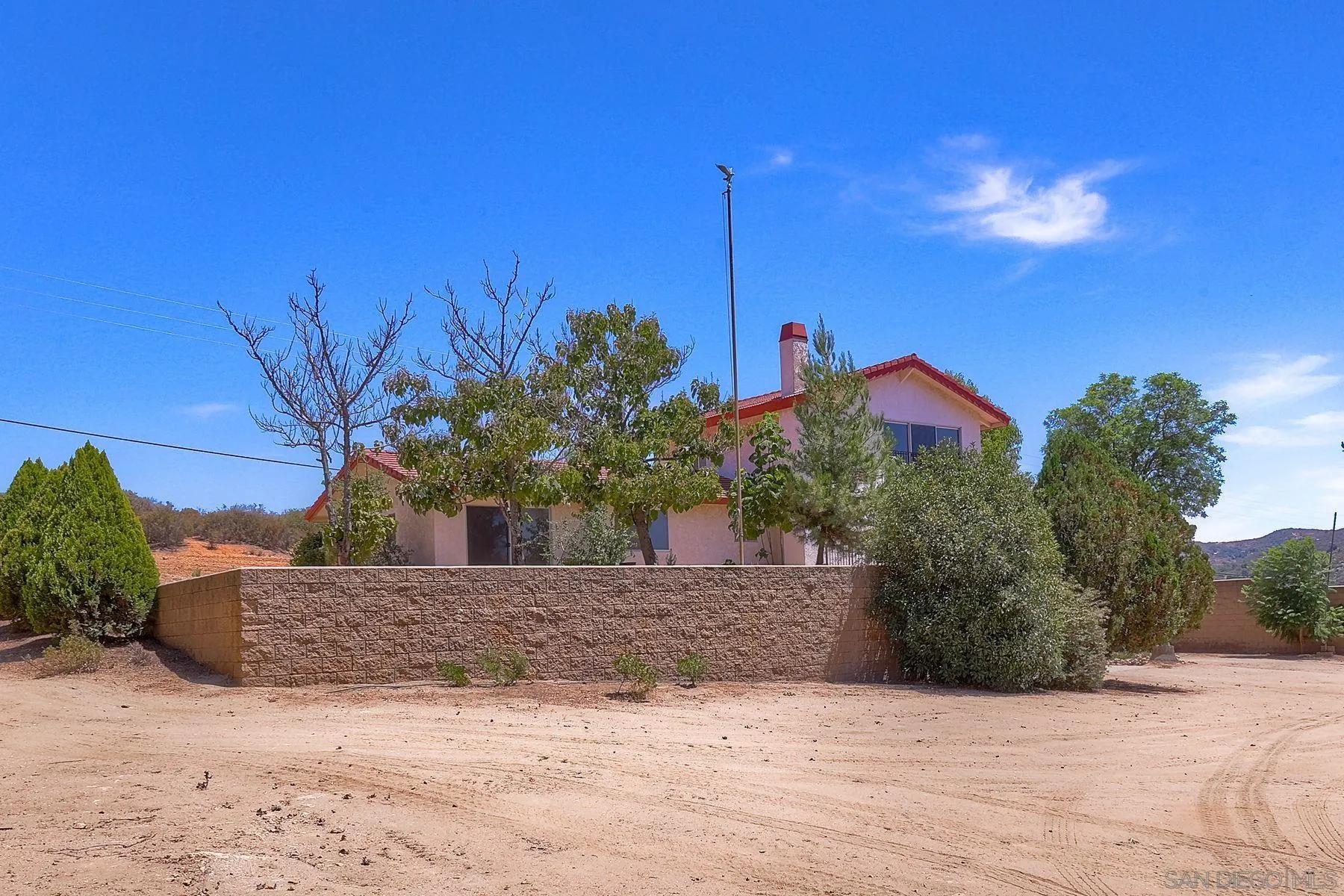 https://cdn.realtyfeed.com/cdn/127/250036475/977d6bde756535a6f855d40dda8b3b47.webp