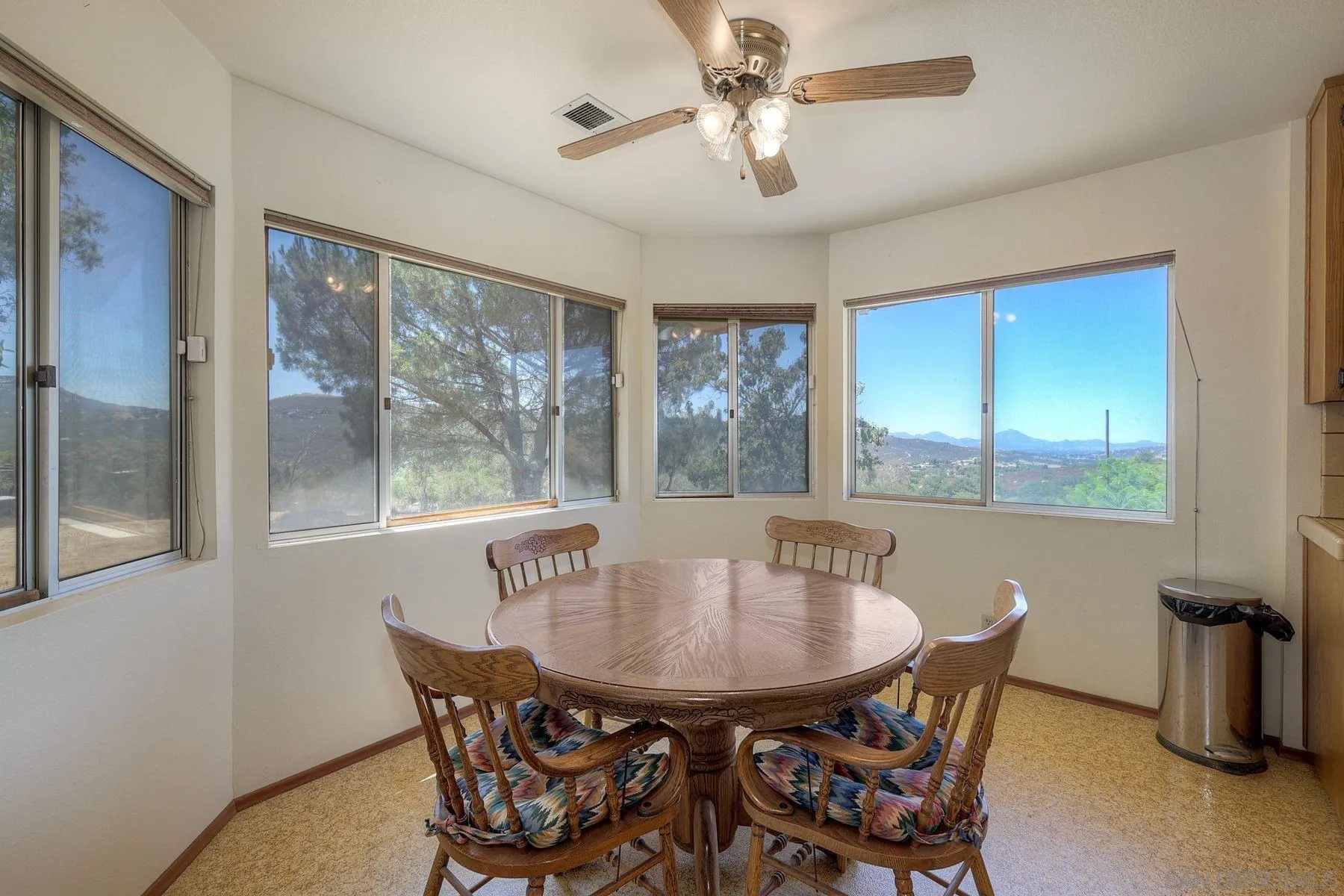https://cdn.realtyfeed.com/cdn/127/250036475/9ef1ea87ae1872ae3869f5f70eb037f8.webp