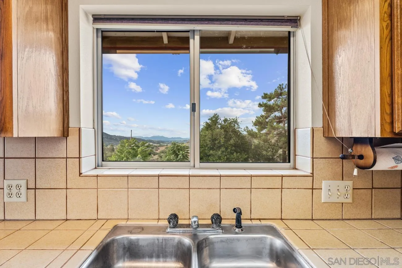 https://cdn.realtyfeed.com/cdn/127/250036475/aafc132a0d47c551b2441375c230f450.webp