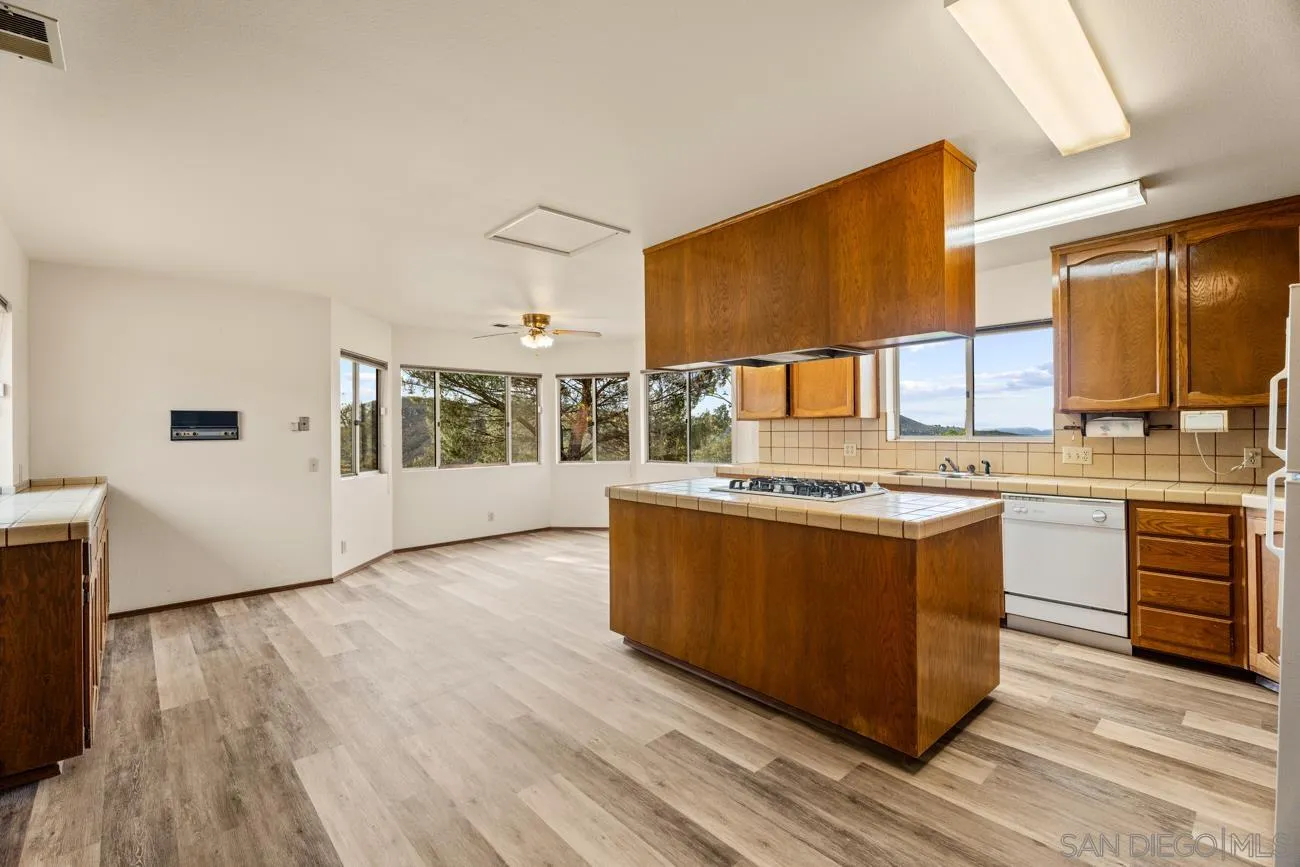 https://cdn.realtyfeed.com/cdn/127/250036475/b670711da4ab1902a8a3178f0207147f.webp