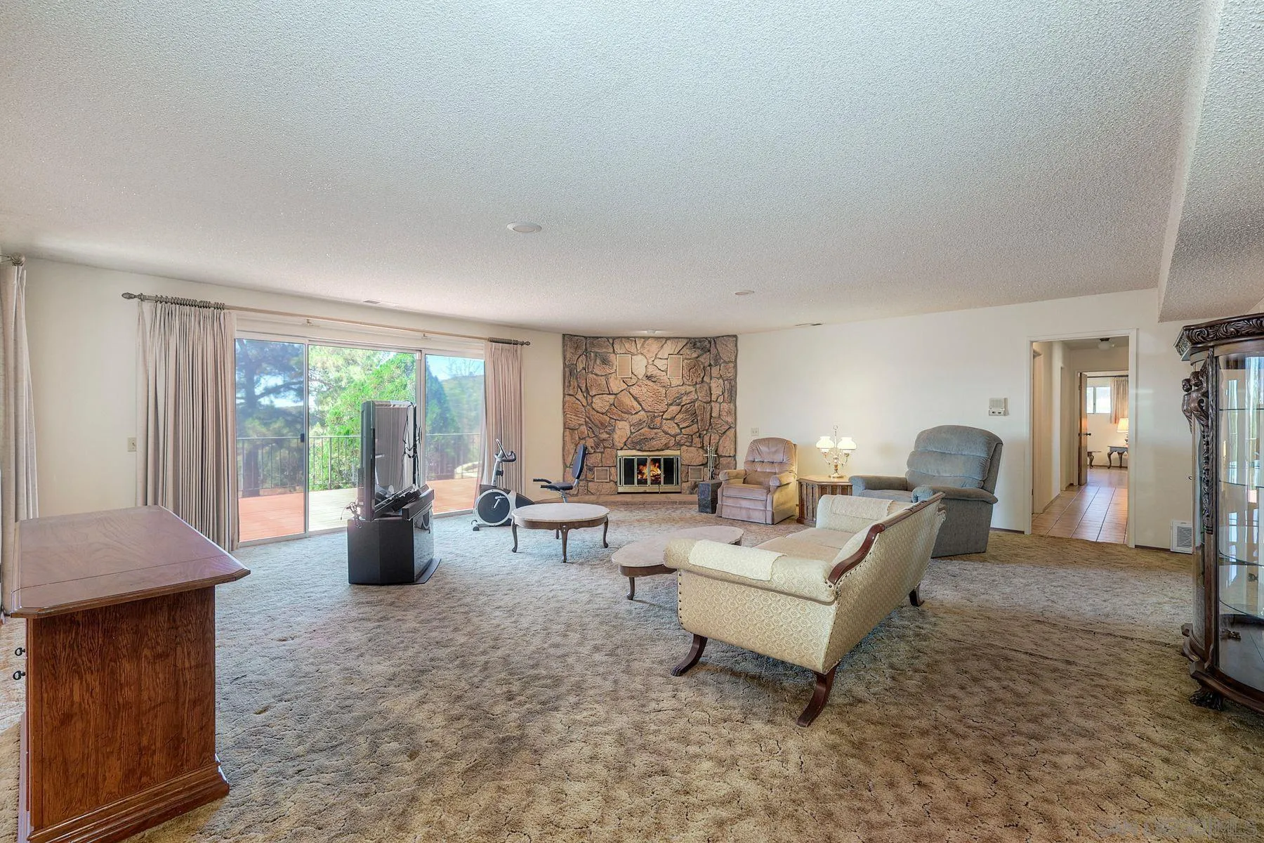 https://cdn.realtyfeed.com/cdn/127/250036475/c0964148d5ffd73399b51f5d5463fd59.webp