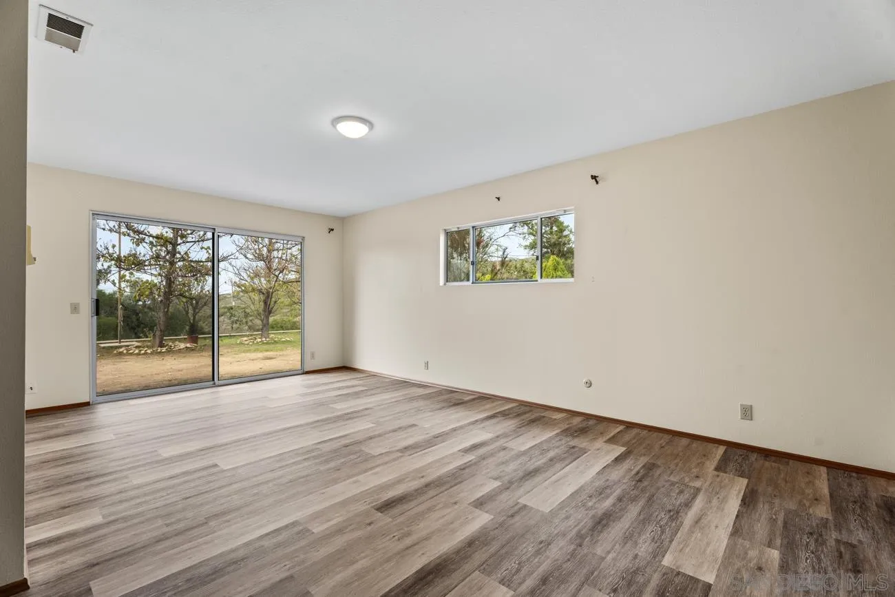 https://cdn.realtyfeed.com/cdn/127/250036475/c3b95f4060a2cbf23b8469153c88756d.webp