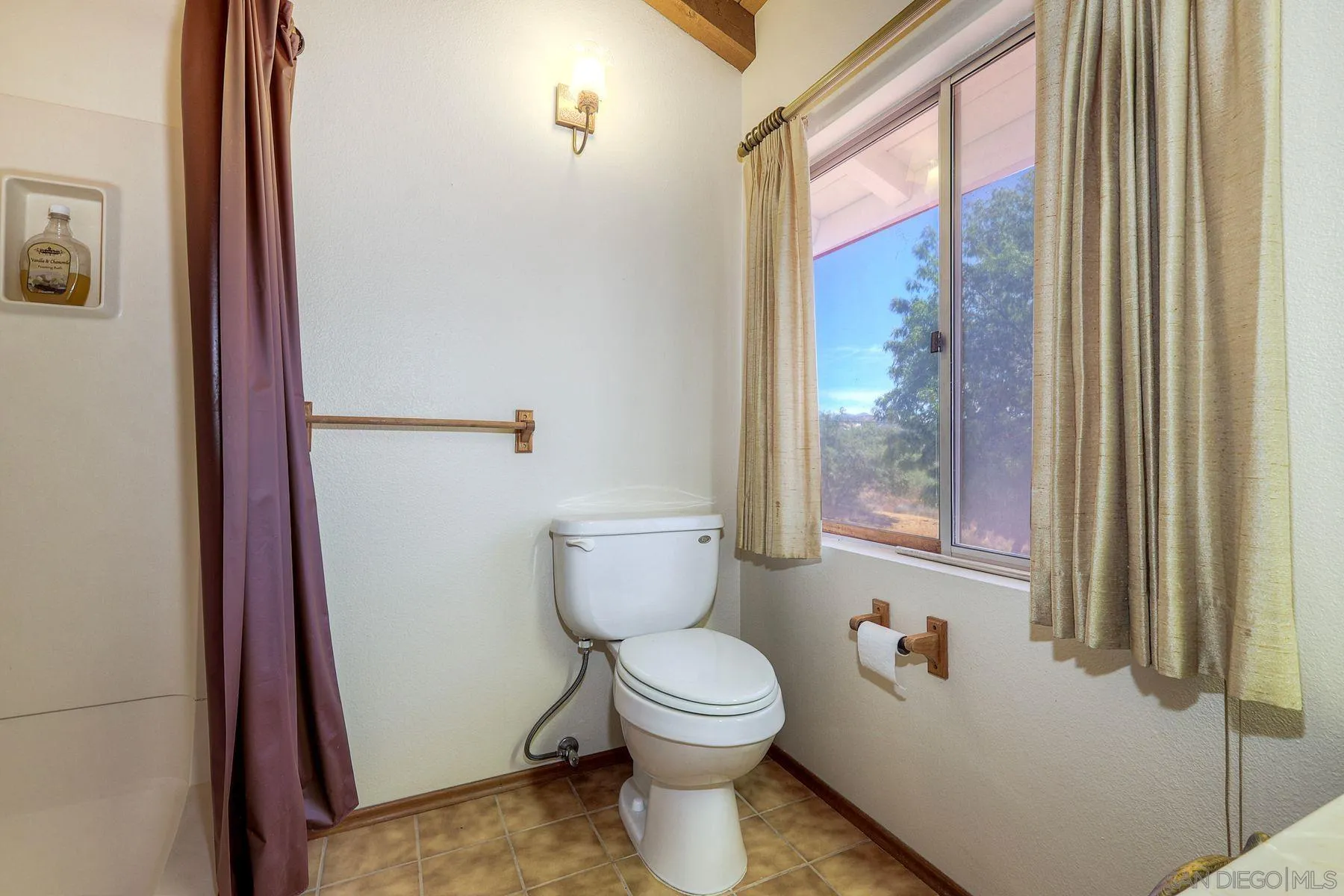 https://cdn.realtyfeed.com/cdn/127/250036475/f0e5bf2e34ffe1f29bd59bd367ce0d0f.webp