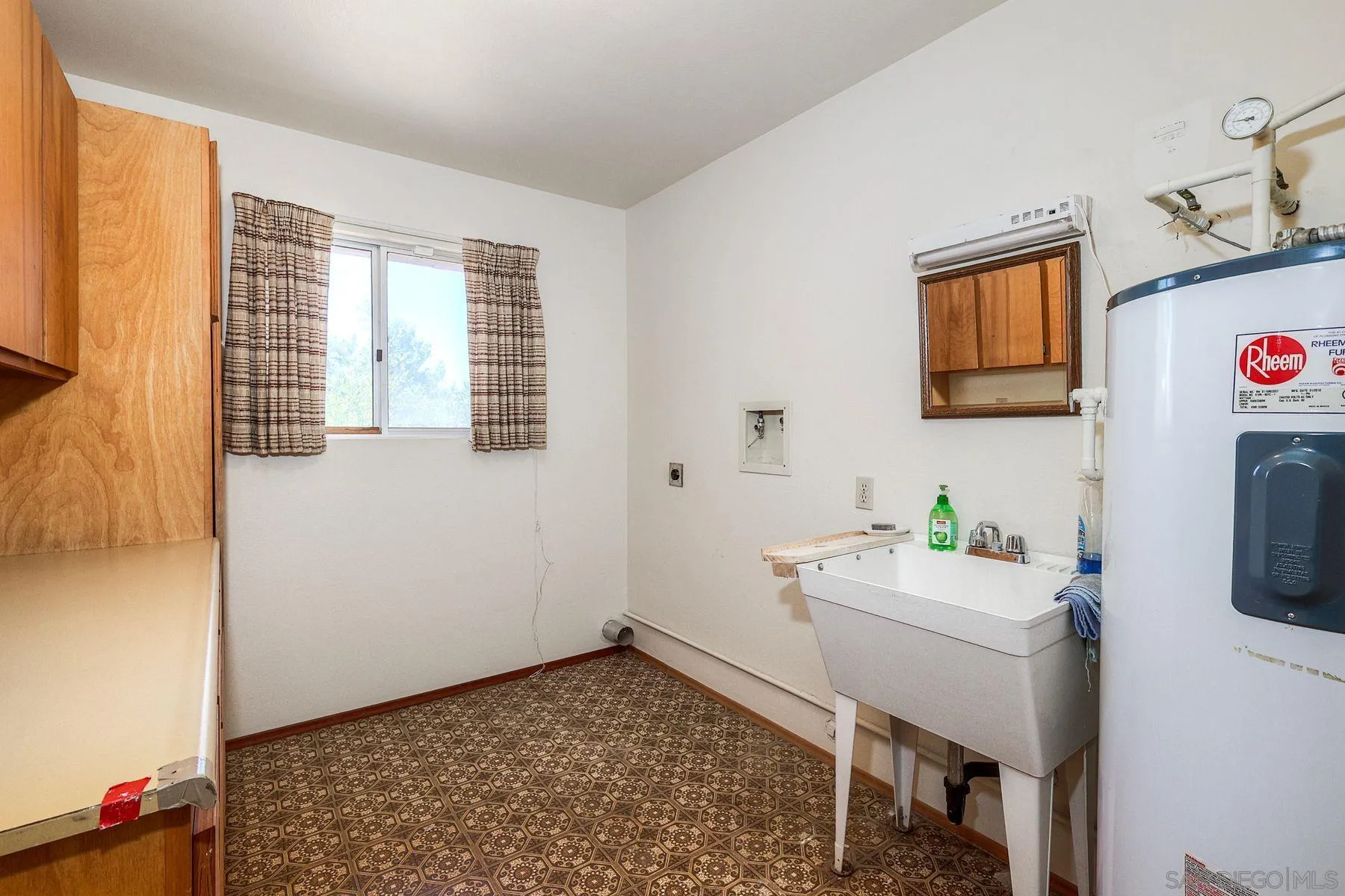 https://cdn.realtyfeed.com/cdn/127/250036475/f1fd556c1e8afc056323923bd9666db5.webp