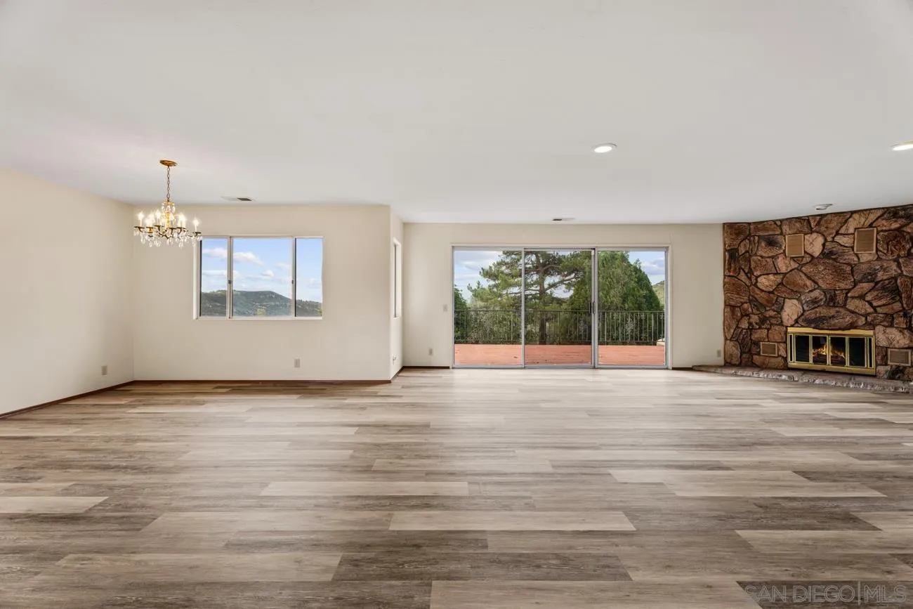 https://cdn.realtyfeed.com/cdn/127/250036475/f81560515c3503f661523d6d9ac430fd.webp