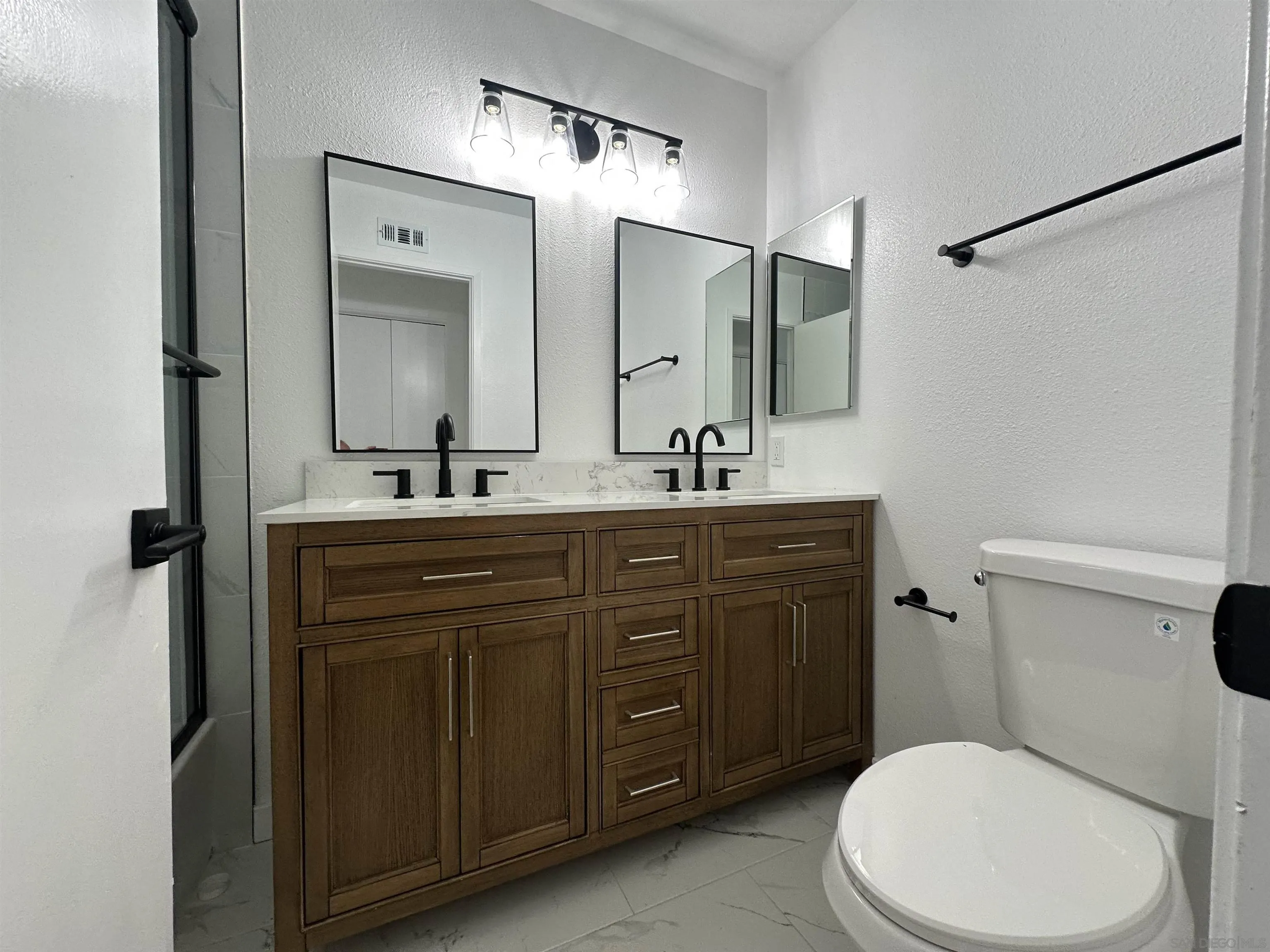 Photo #8: 250036477 Listing: Photo #8