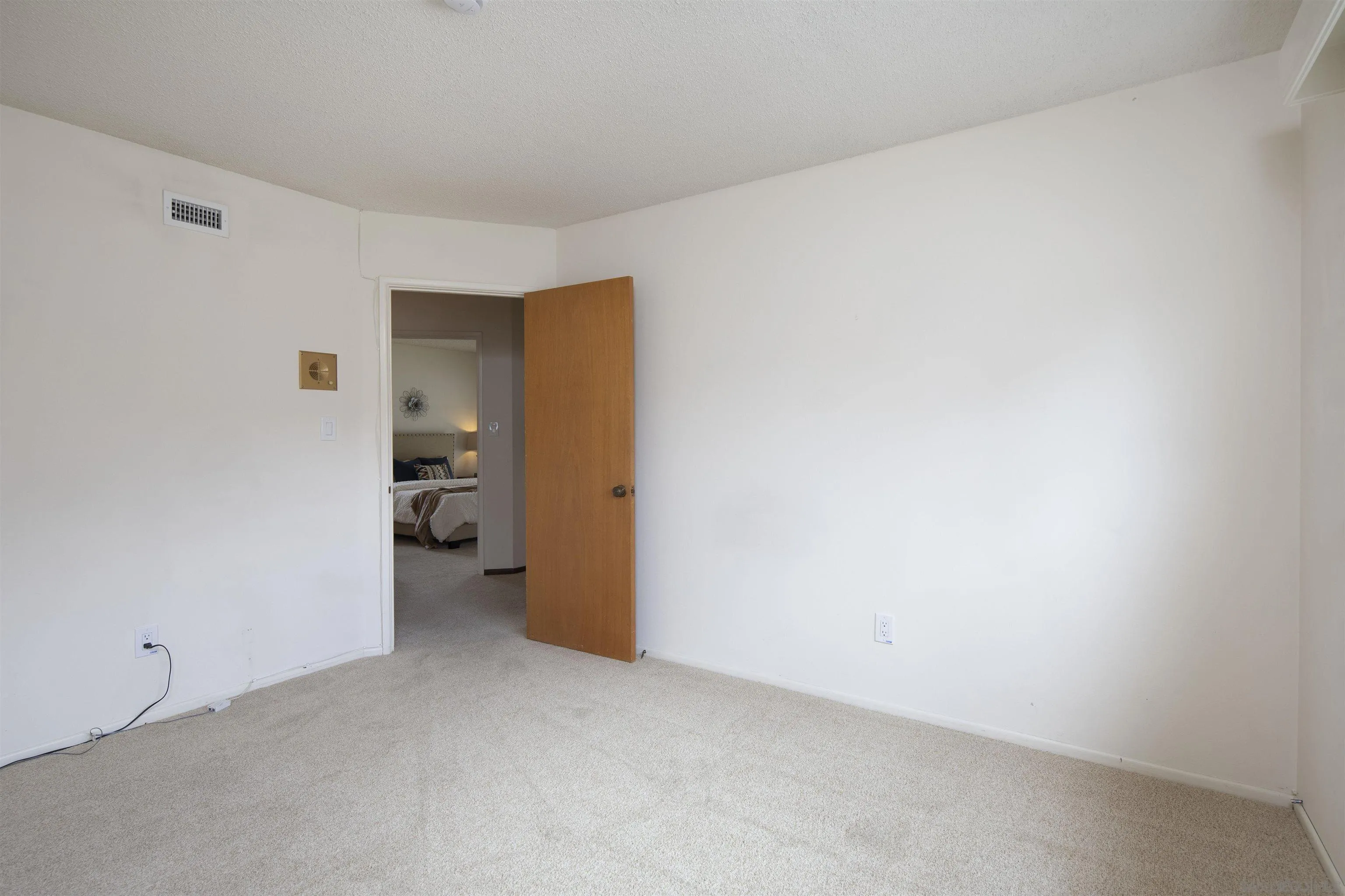 https://cdn.realtyfeed.com/cdn/127/250036478/6c45372feb7fe40bf55c14b30b630c9e.webp