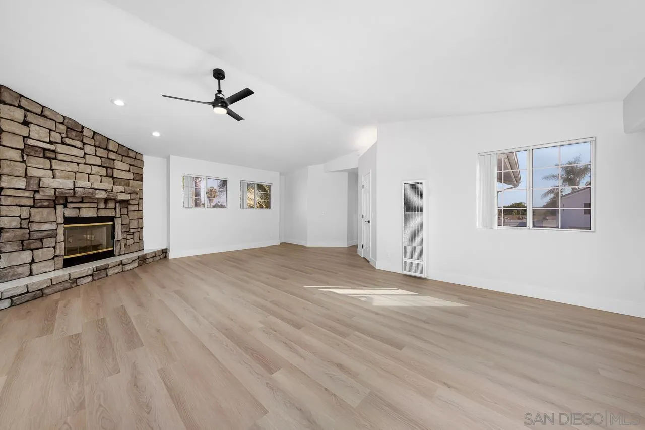 https://cdn.realtyfeed.com/cdn/127/250036481/8b16c63015532266920cd4aad3b4cbca.webp