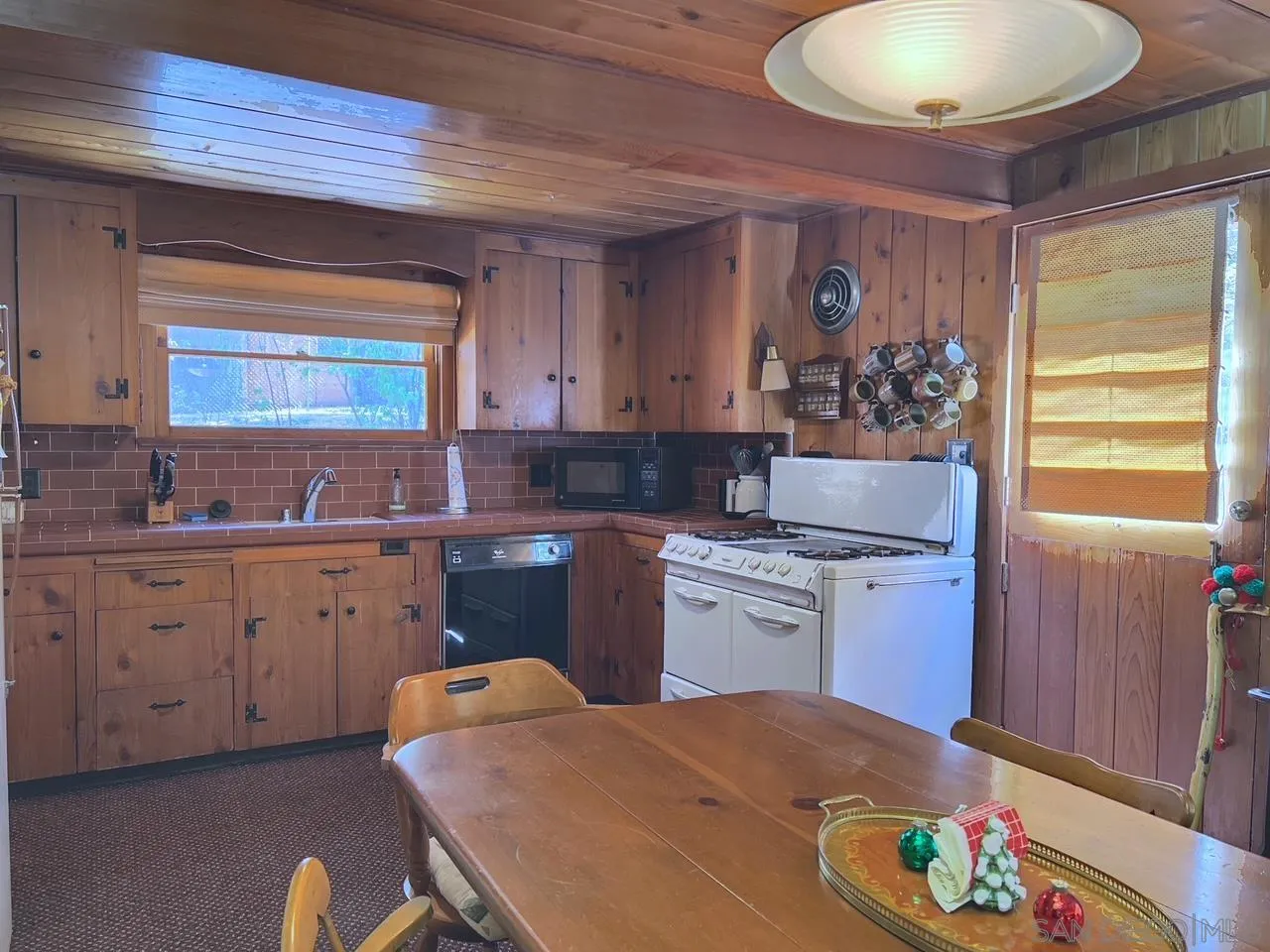 https://cdn.realtyfeed.com/cdn/127/250036482/9b4f7bd0b715b245d33c3e4b77eb141b.webp