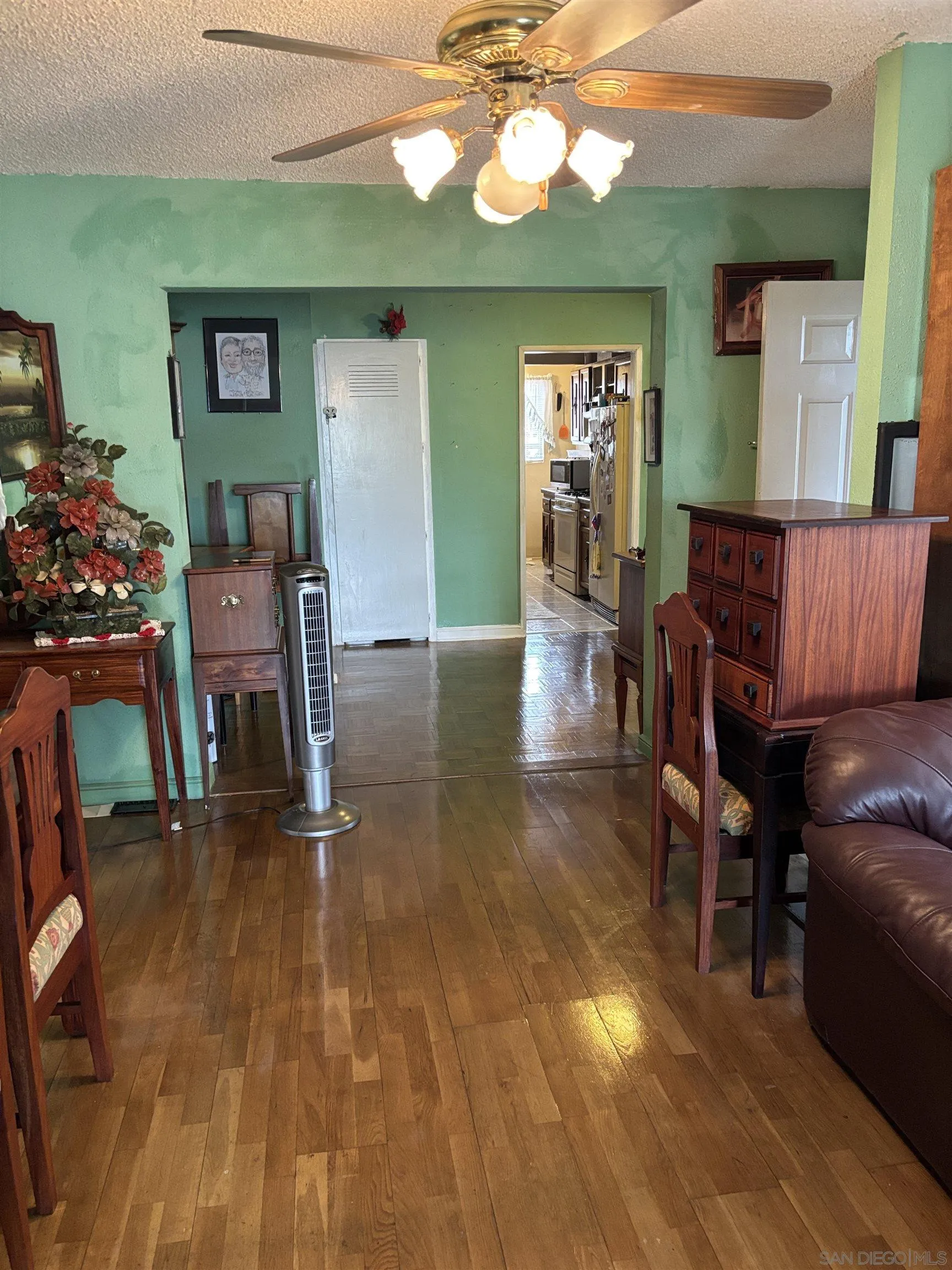 https://cdn.realtyfeed.com/cdn/127/250036485/d954a2c721e2e0b21556e595957aef16.webp